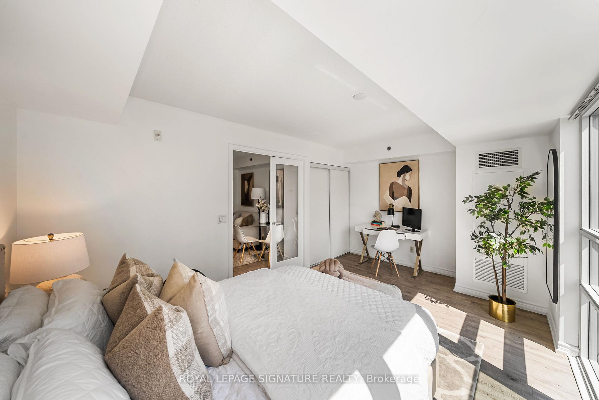 Photo 7 of Unit 721, 35 Saranac Boulevard, Toronto, Englemount-Lawrence — HOMEH