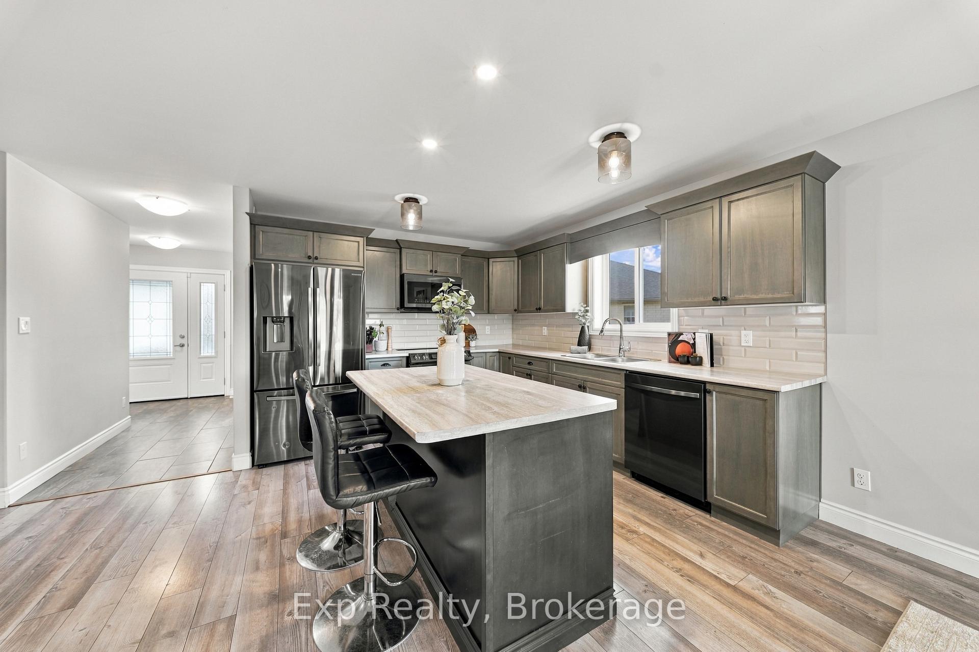 Photo 10 of 14 Lehtinen Crescent, Belleville, Belleville Ward — HOMEH
