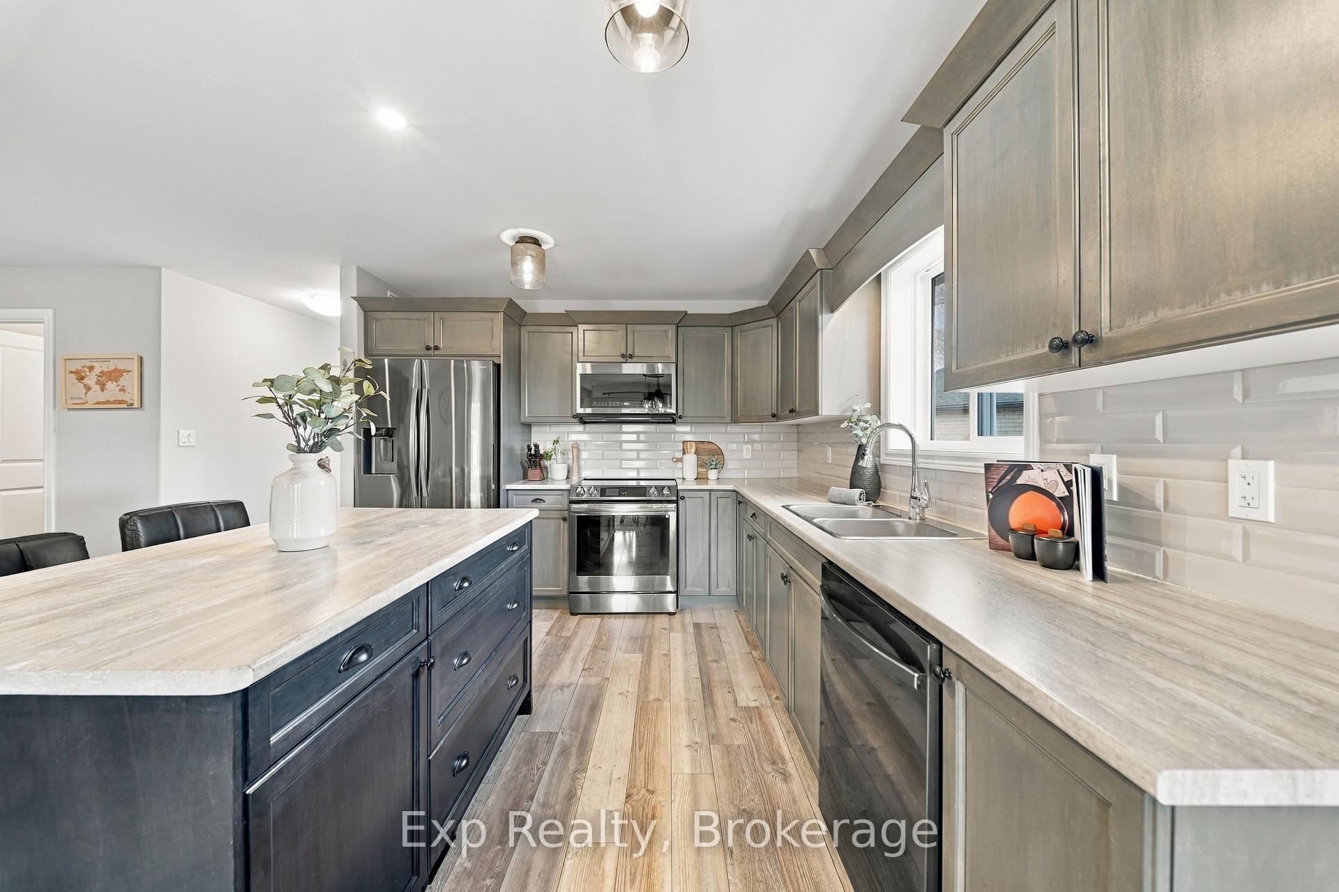 Photo 12 of 14 Lehtinen Crescent, Belleville, Belleville Ward — HOMEH