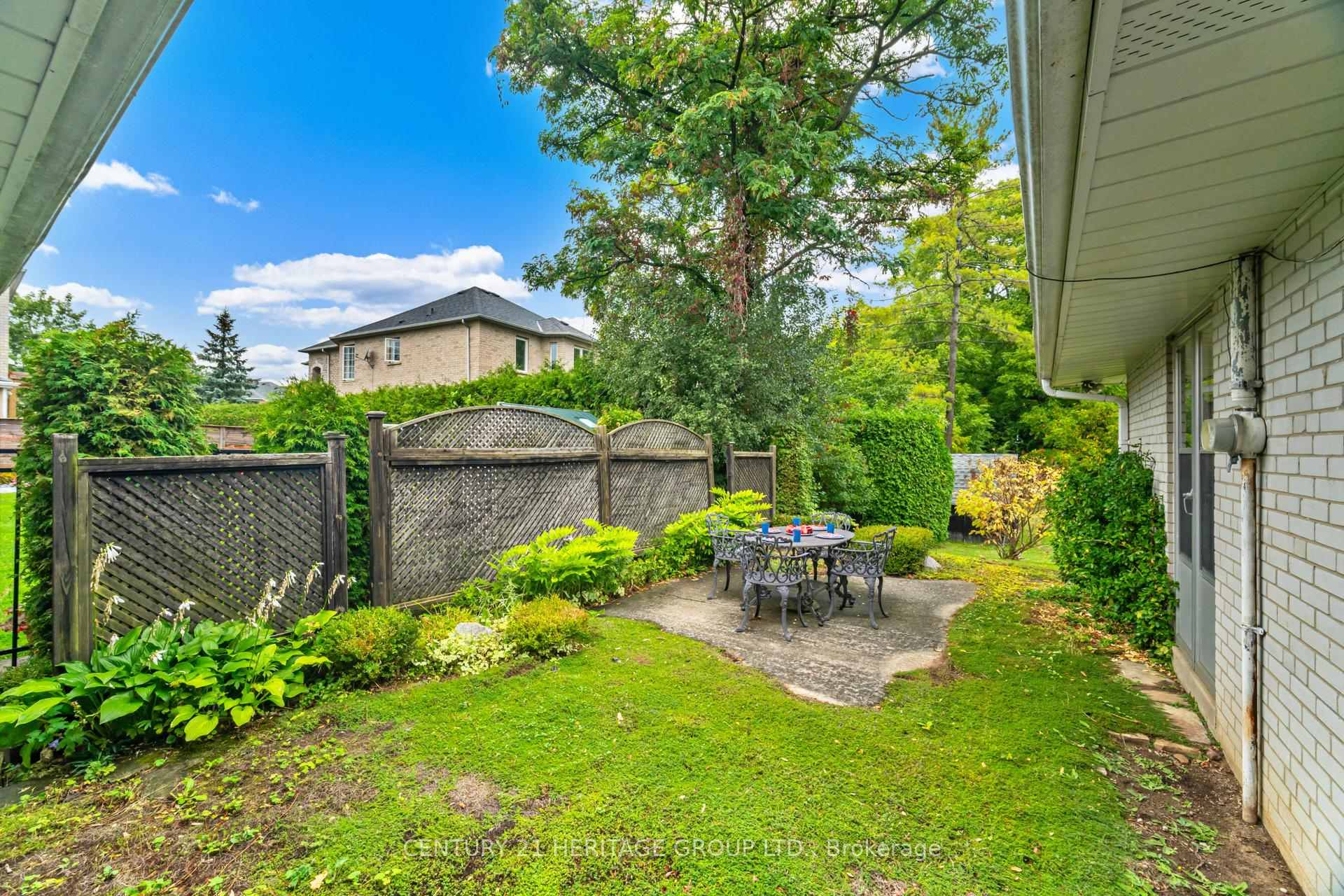 Photo 5 of 22 Poplar Drive, Richmond Hill, Oak Ridges — HOMEH