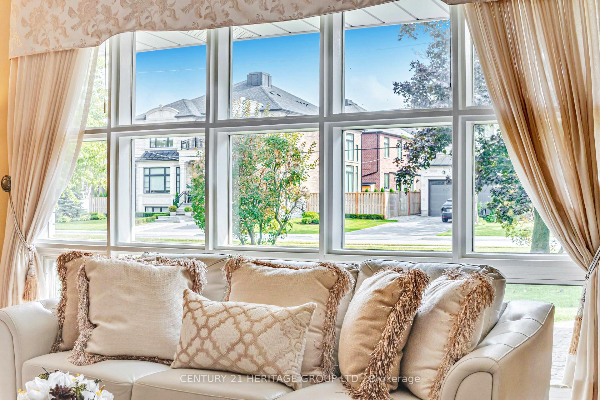 Photo 13 of 22 Poplar Drive, Richmond Hill, Oak Ridges — HOMEH