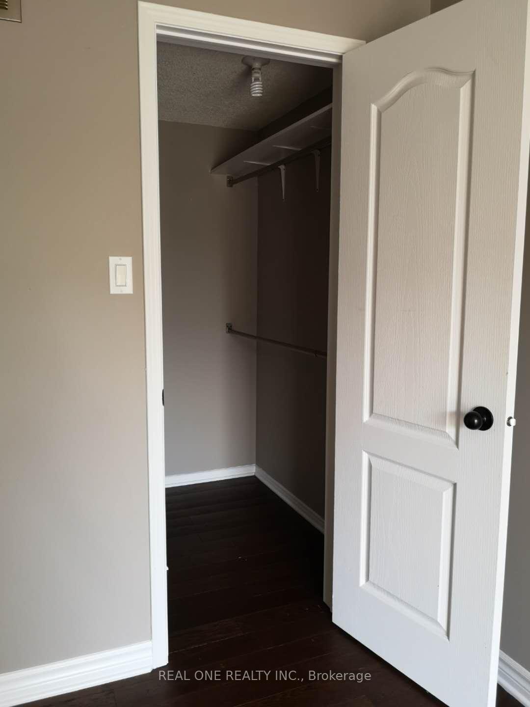 Photo 14 of Unit D, 2400 Munn's Avenue, Oakville, River Oaks — HOMEH