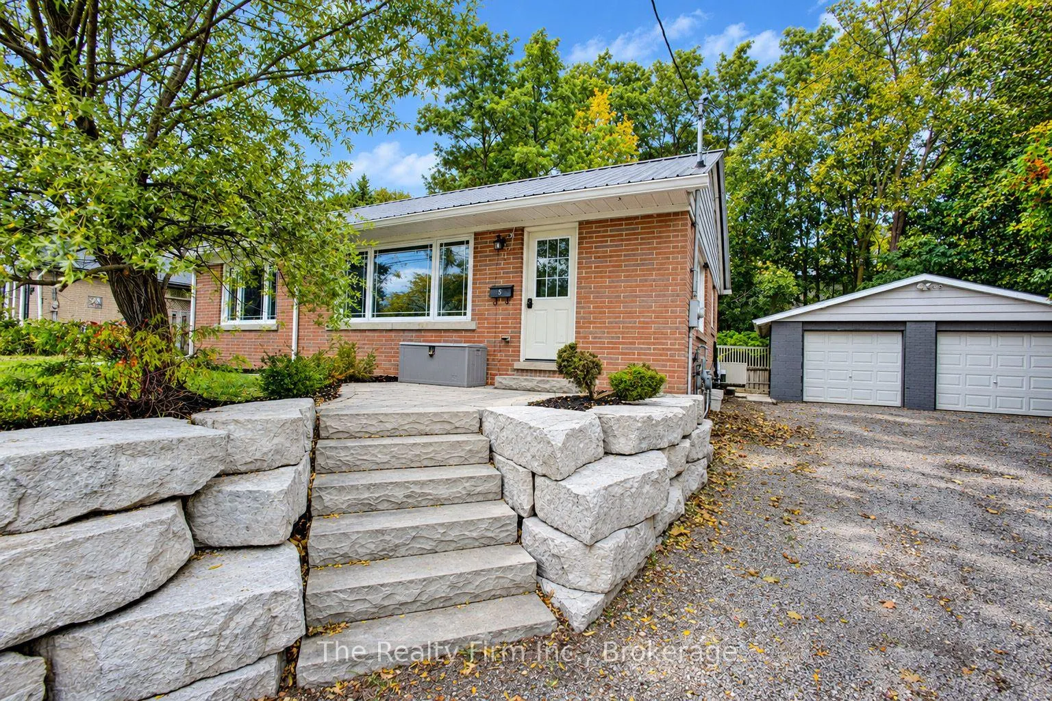 Photo 1 of 15 Dumbarton Street, Guelph, Riverside Park — HOMEH