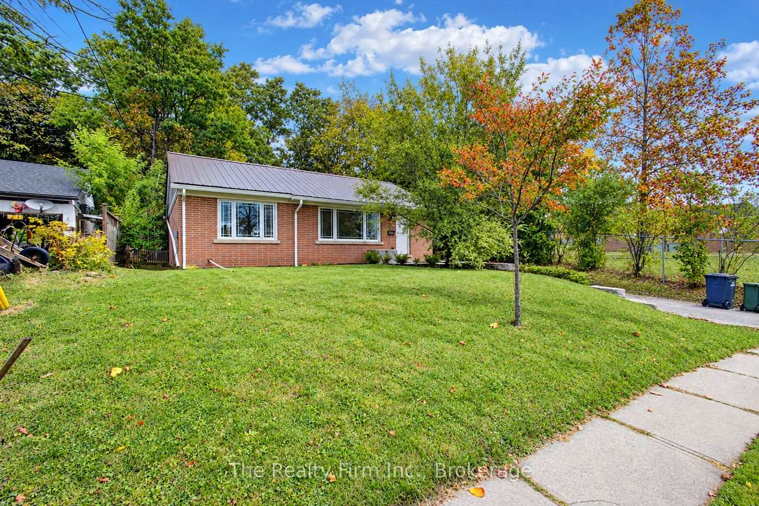 Photo 3 of 15 Dumbarton Street, Guelph, Riverside Park — HOMEH