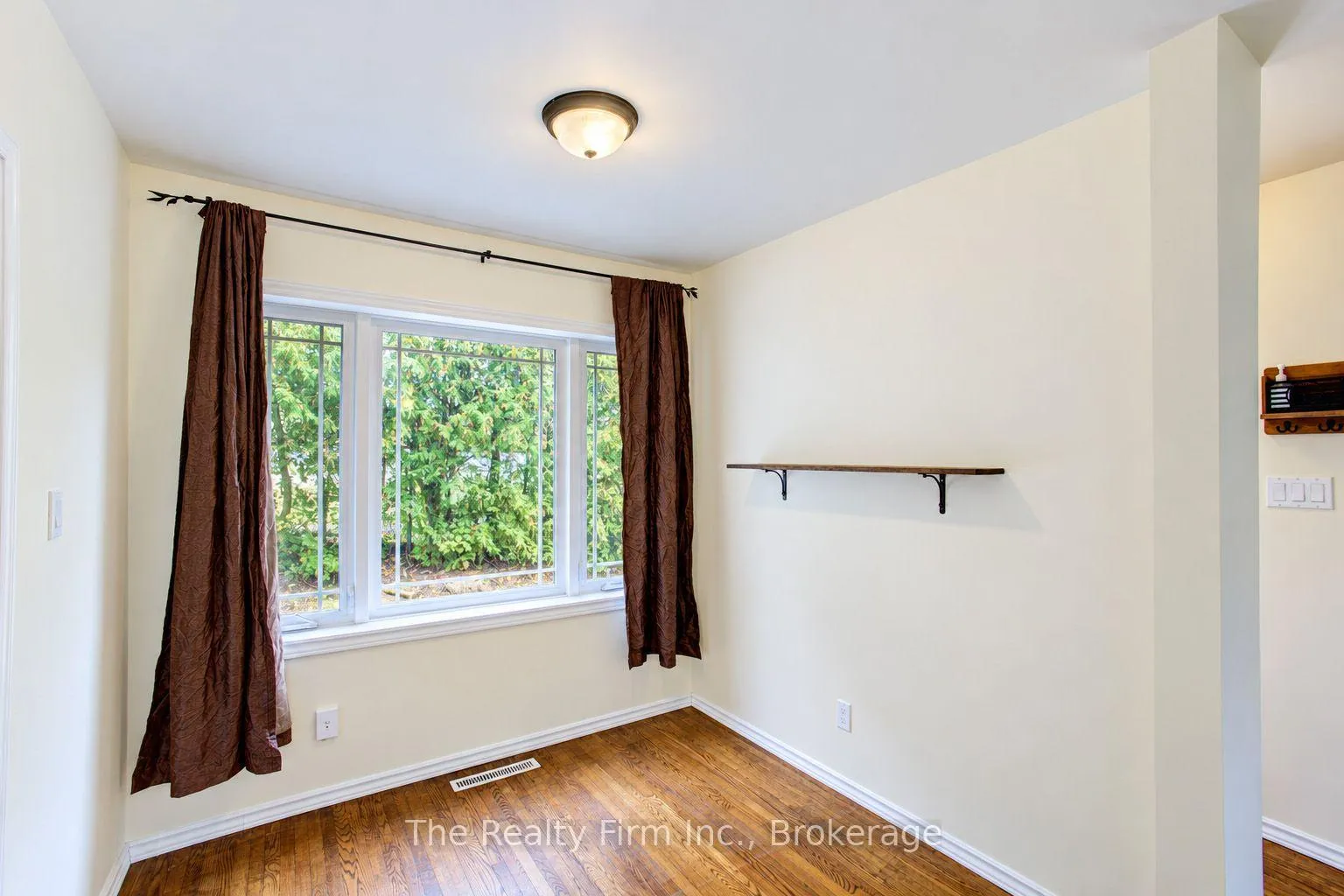 Photo 8 of 15 Dumbarton Street, Guelph, Riverside Park — HOMEH