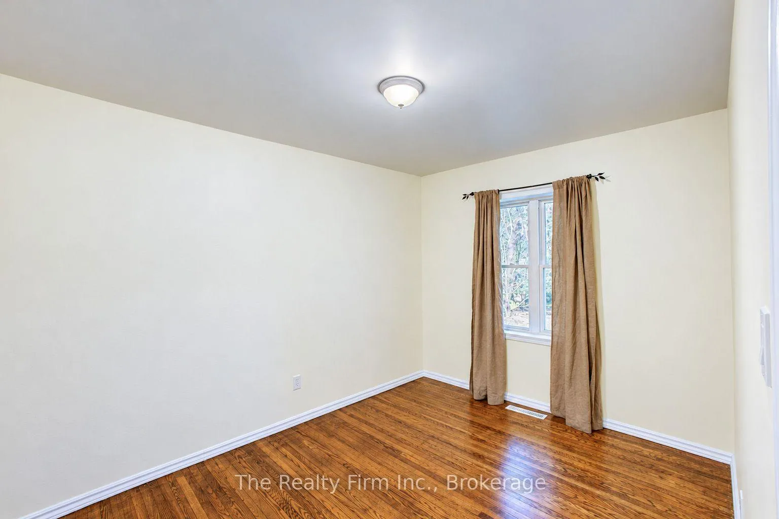 Photo 13 of 15 Dumbarton Street, Guelph, Riverside Park — HOMEH