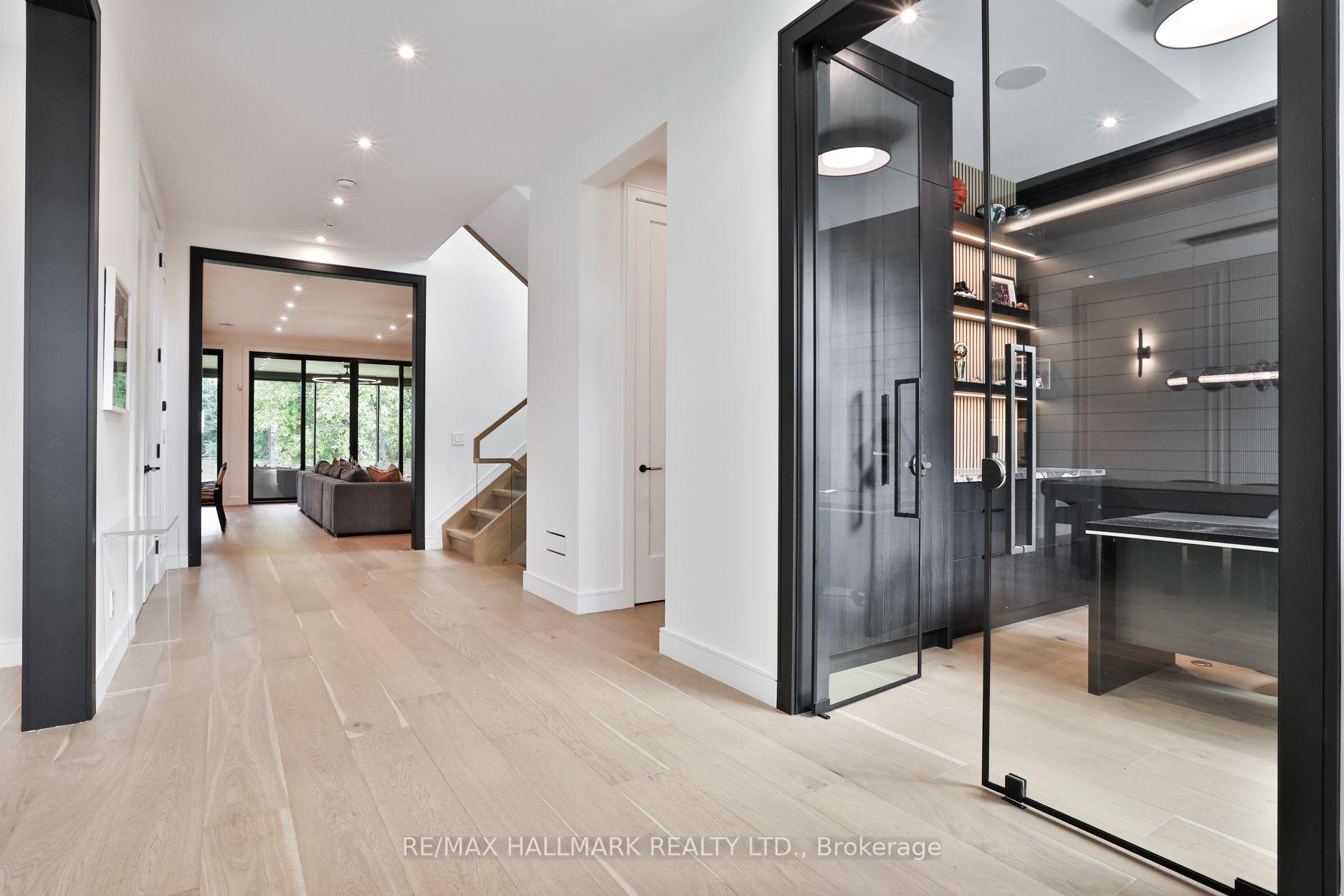 Photo 2 of 14 Risa Boulevard, North York, Yorkdale-Glen Park — HOMEH