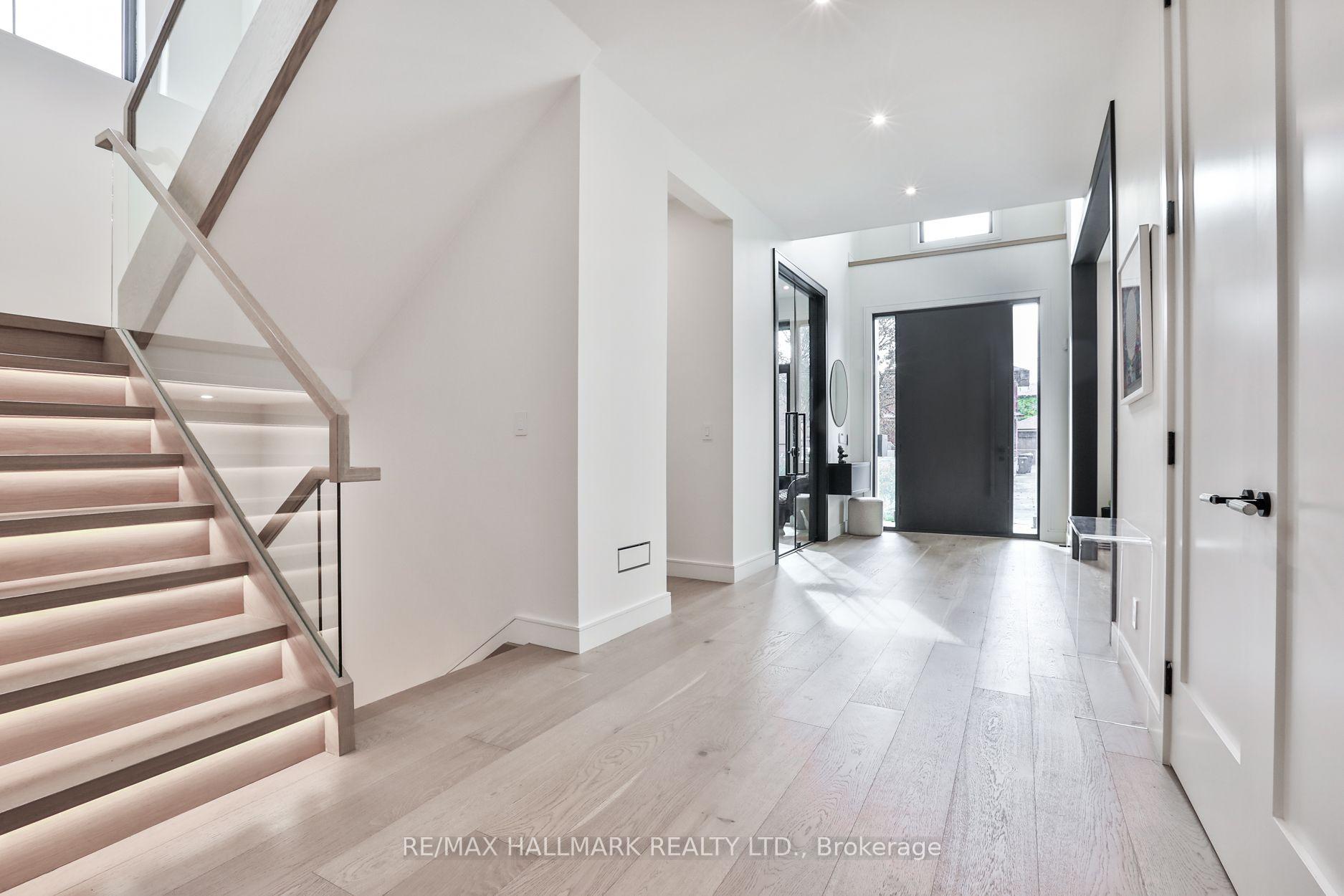 Photo 4 of 14 Risa Boulevard, North York, Yorkdale-Glen Park — HOMEH