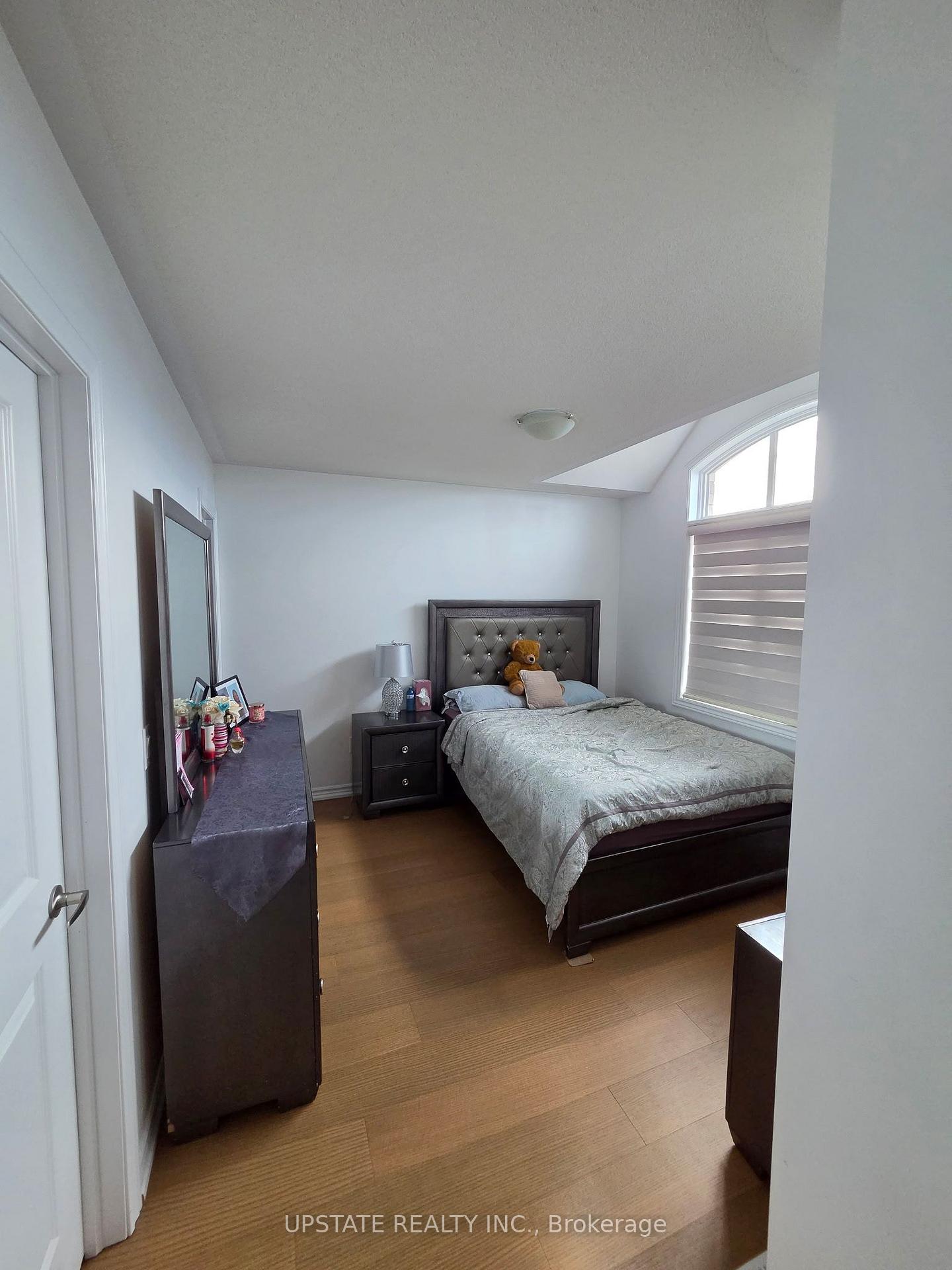 Photo 11 of 25 Doc Lougheed Avenue, Southgate — HOMEH