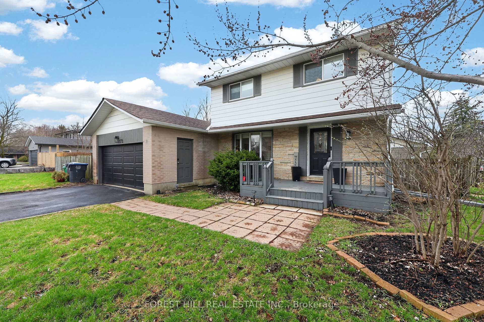 Photo 2 of 172 Ellwood Drive E, Caledon, Bolton East — HOMEH