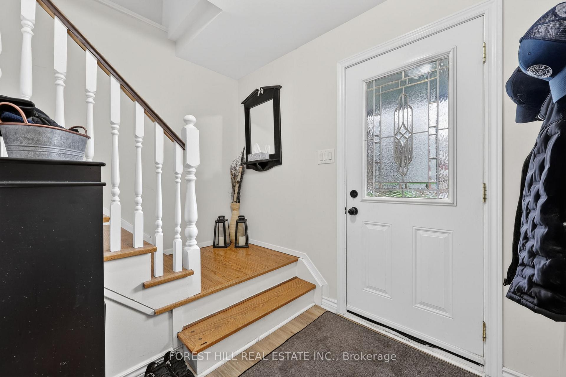 Photo 3 of 172 Ellwood Drive E, Caledon, Bolton East — HOMEH