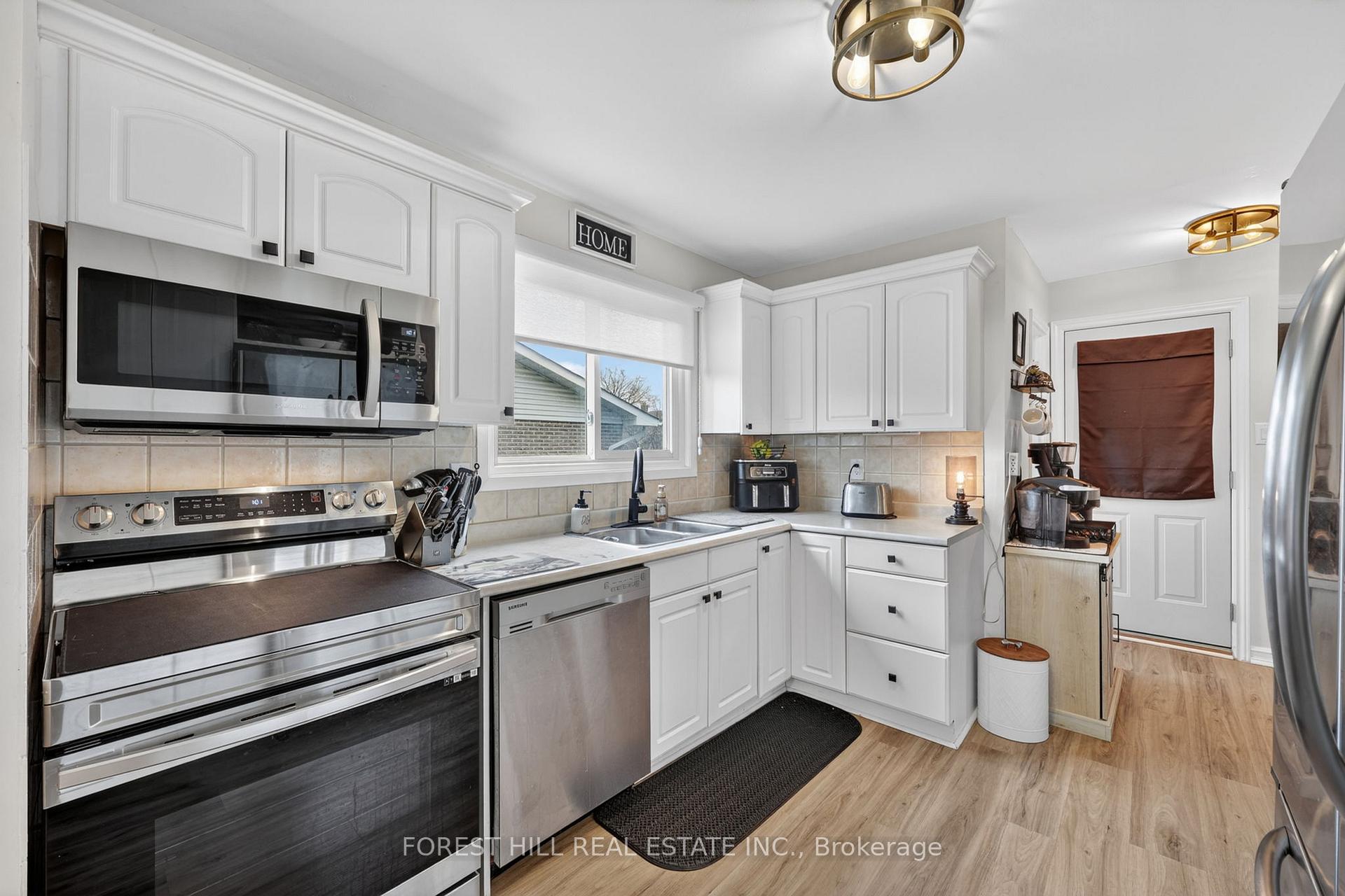 Photo 4 of 172 Ellwood Drive E, Caledon, Bolton East — HOMEH