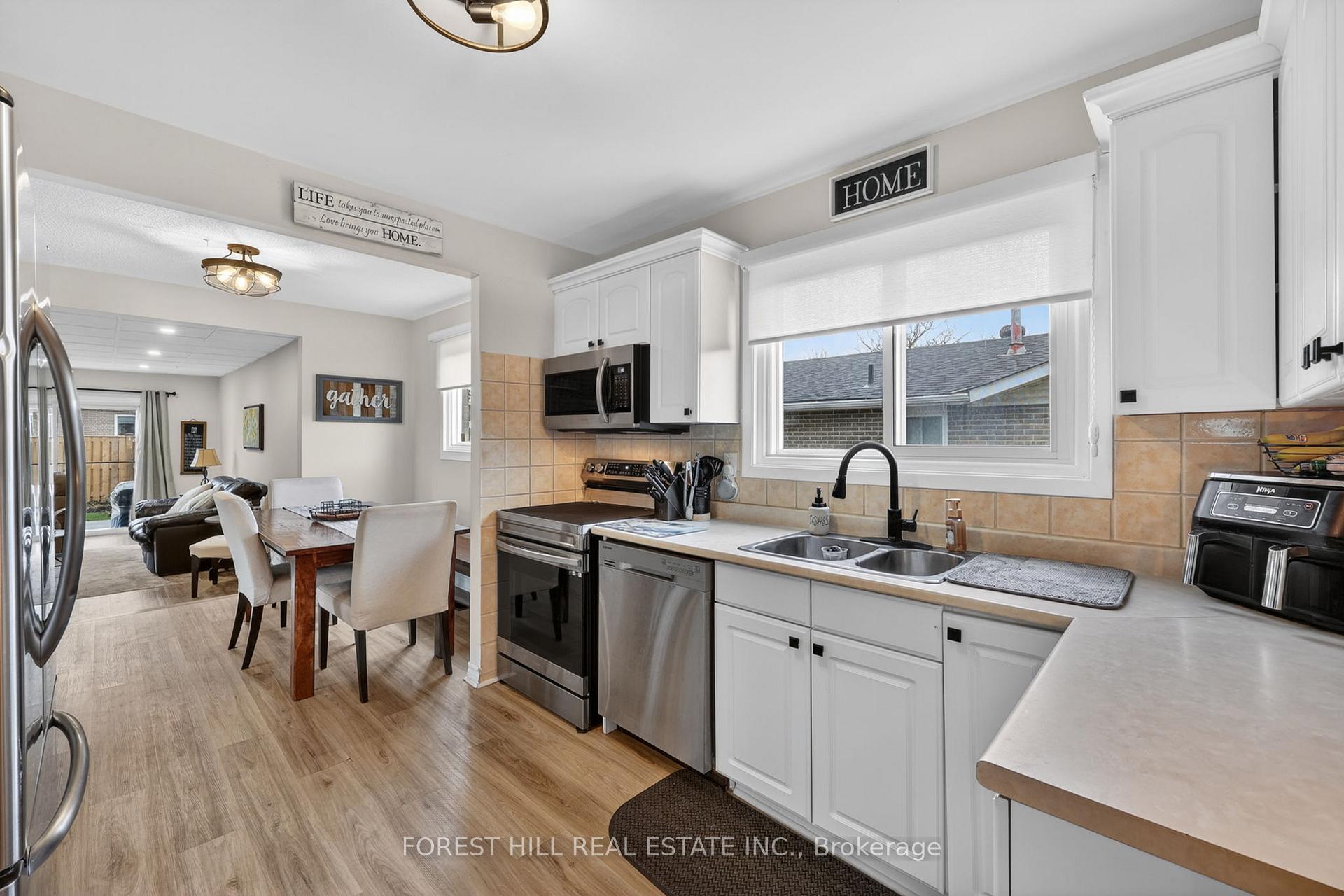 Photo 5 of 172 Ellwood Drive E, Caledon, Bolton East — HOMEH