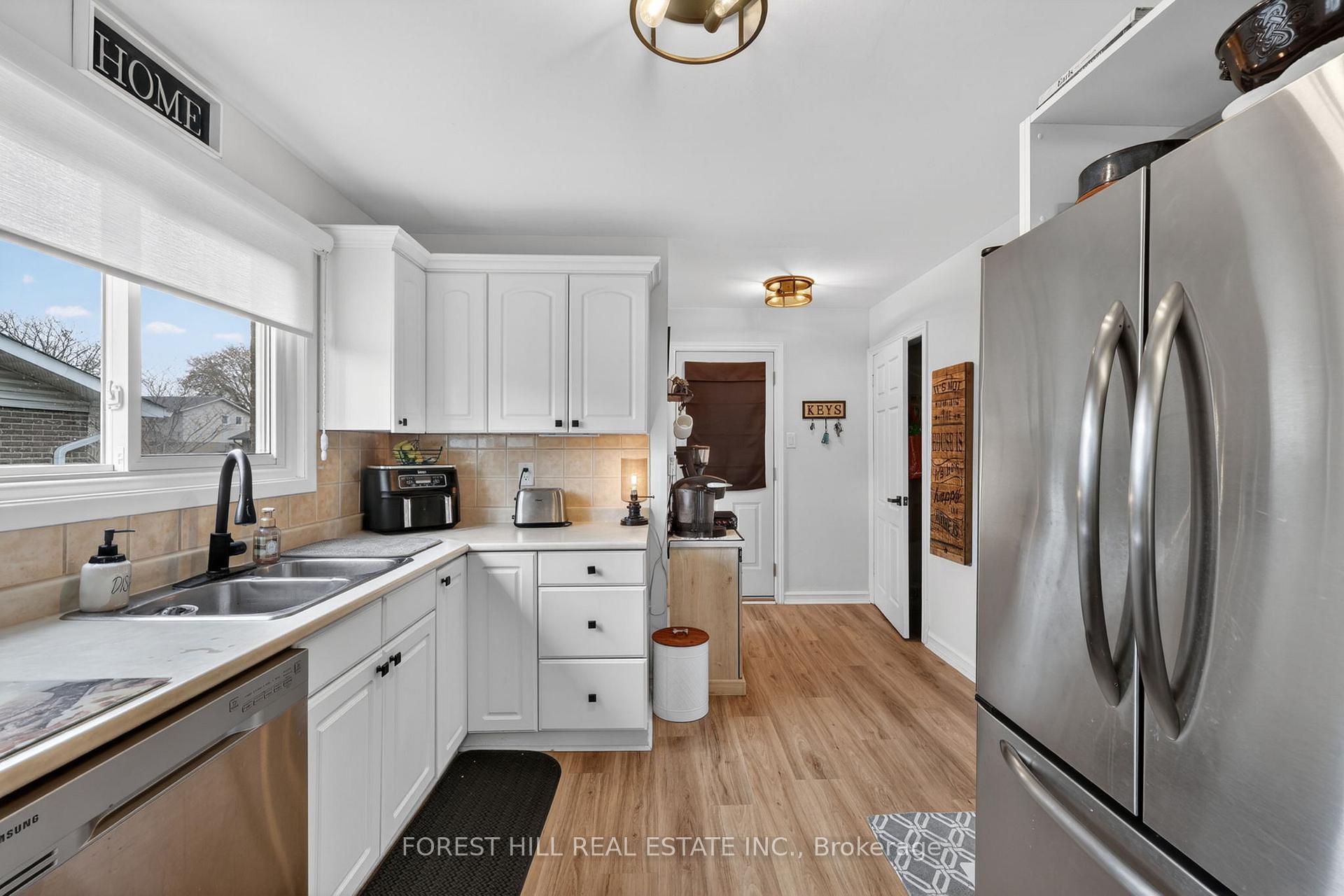 Photo 6 of 172 Ellwood Drive E, Caledon, Bolton East — HOMEH