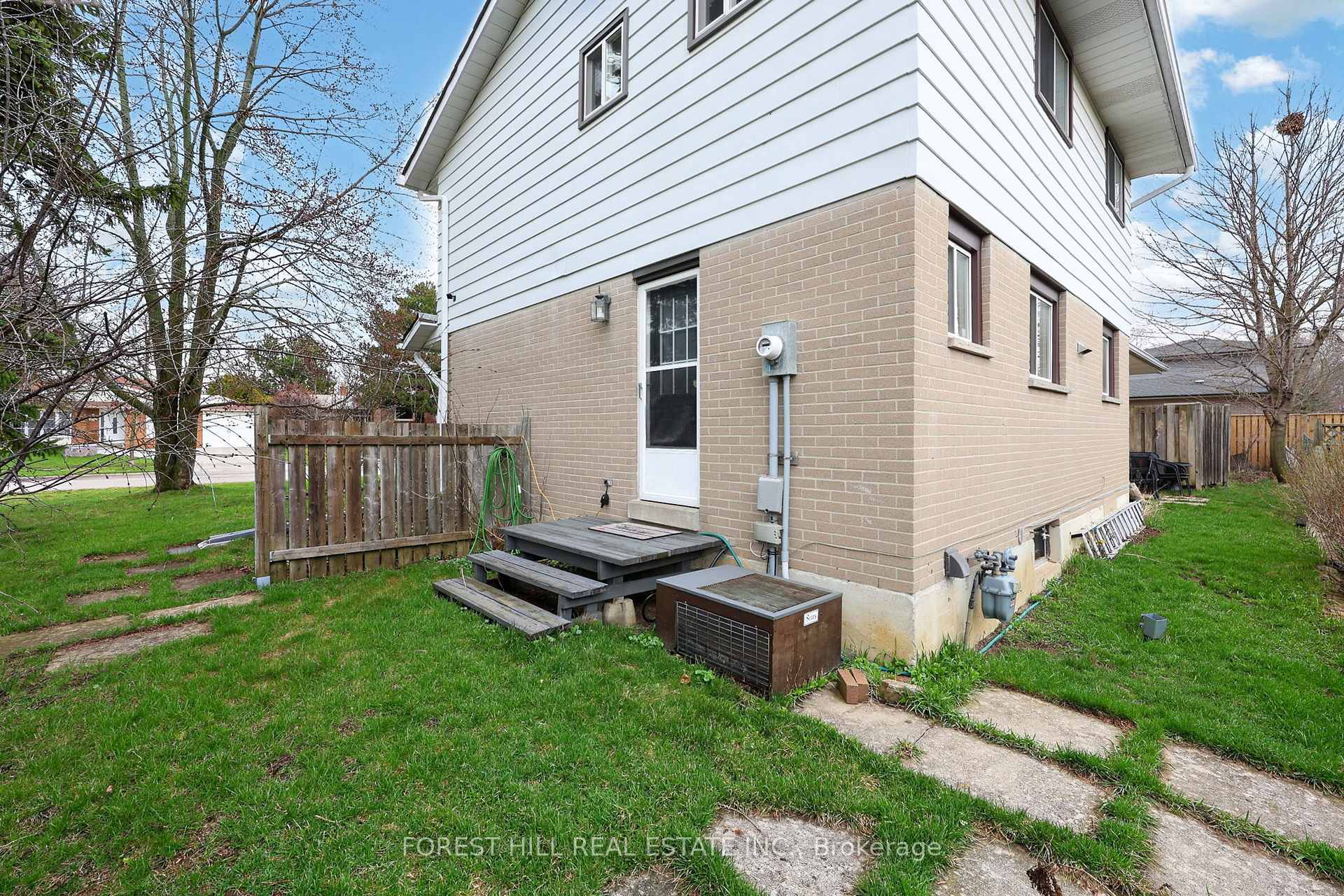 Photo 32 of 172 Ellwood Drive E, Caledon, Bolton East — HOMEH