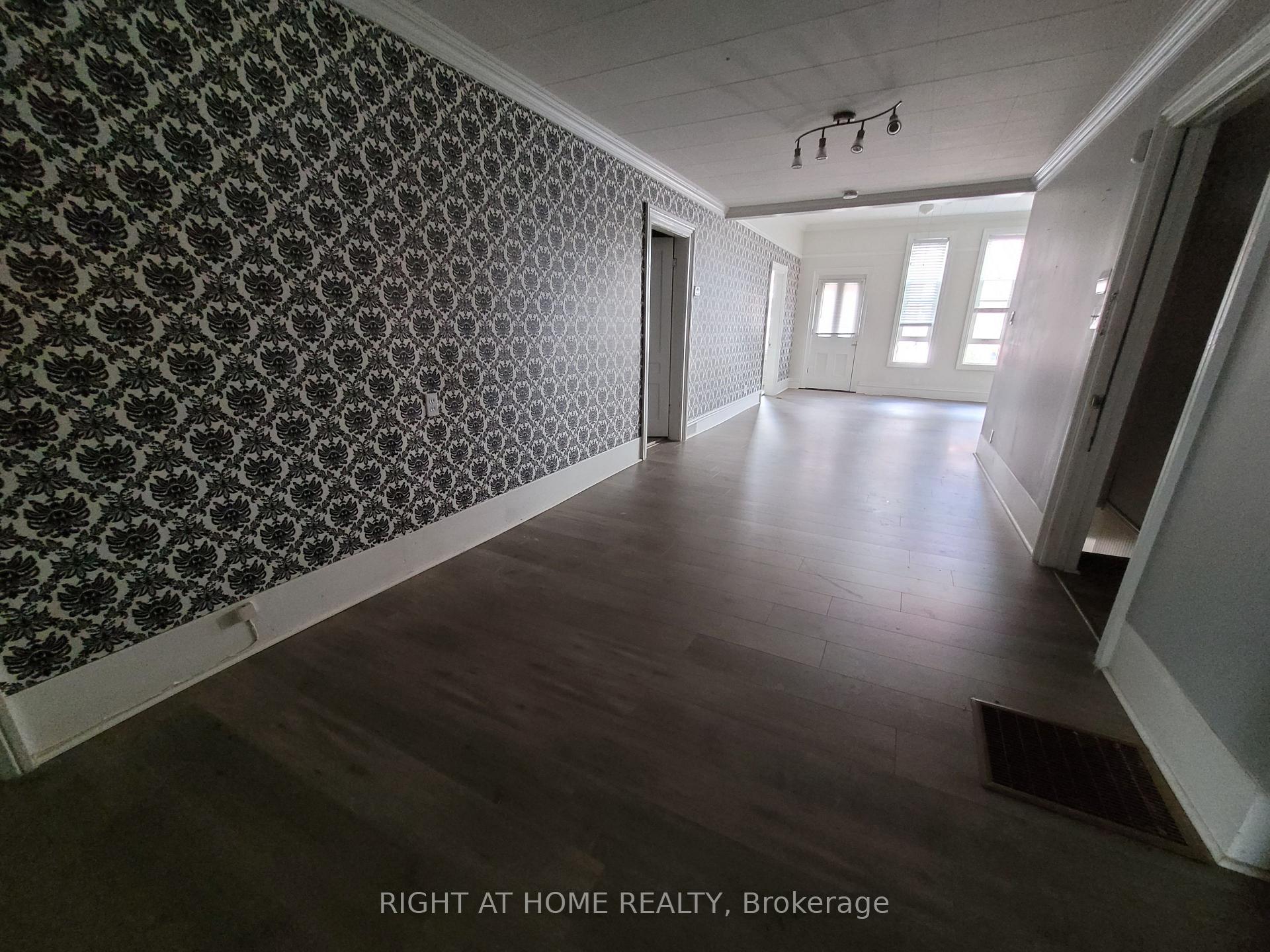 Photo 7 of Unit 2nd Fl, 125 Main Street W, Shelburne — HOMEH