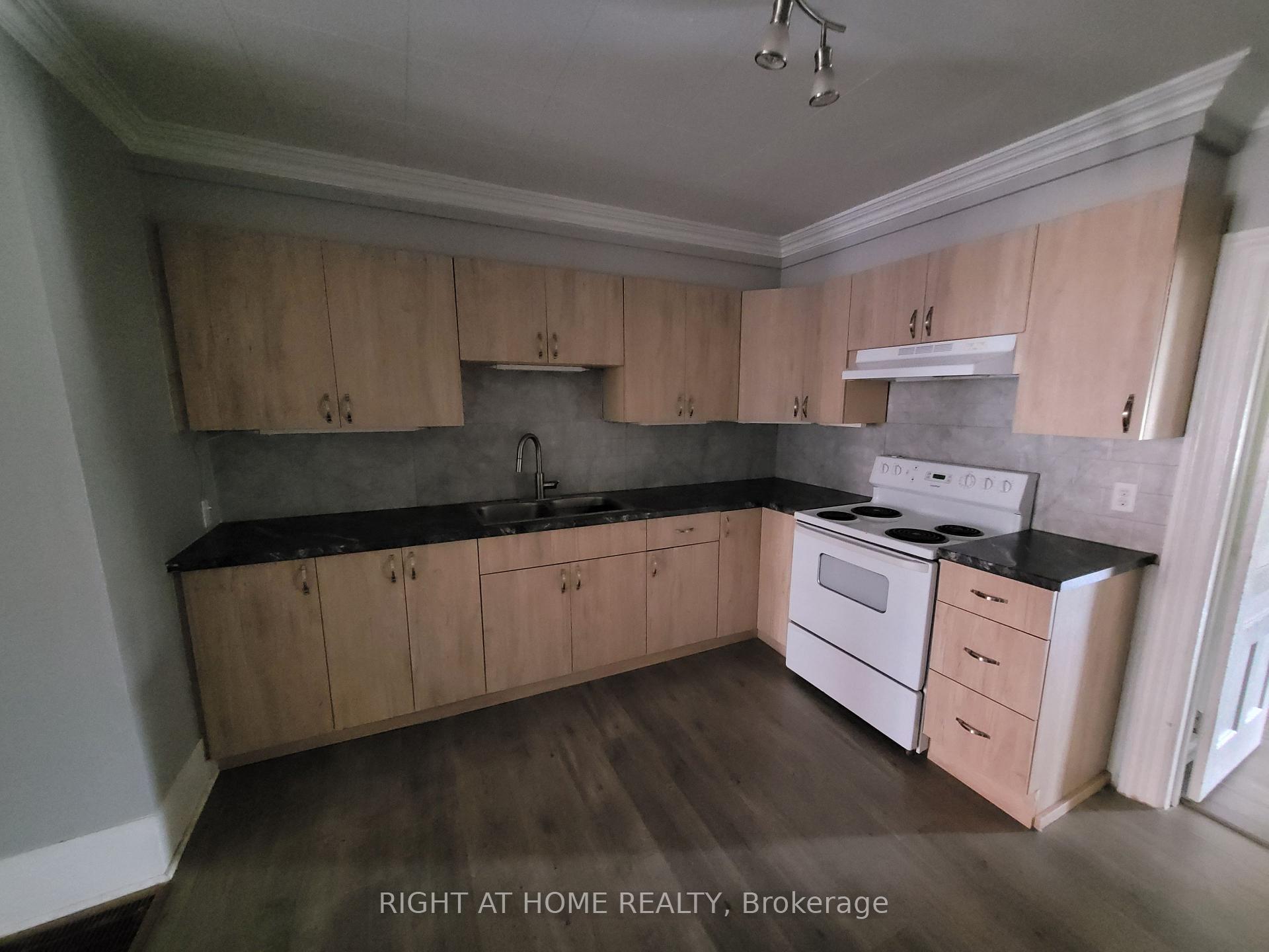 Photo 8 of Unit 2nd Fl, 125 Main Street W, Shelburne — HOMEH