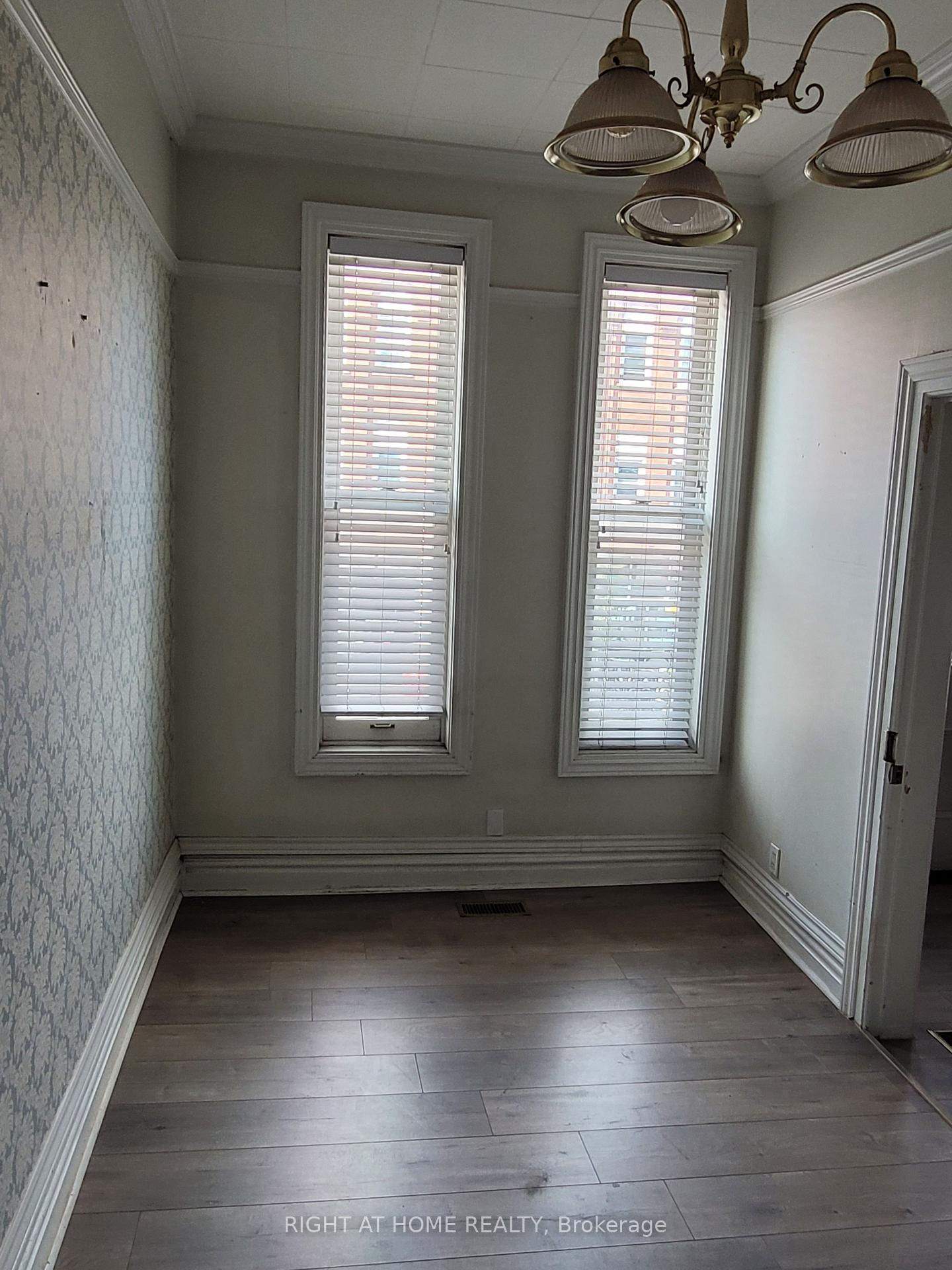 Photo 11 of Unit 2nd Fl, 125 Main Street W, Shelburne — HOMEH