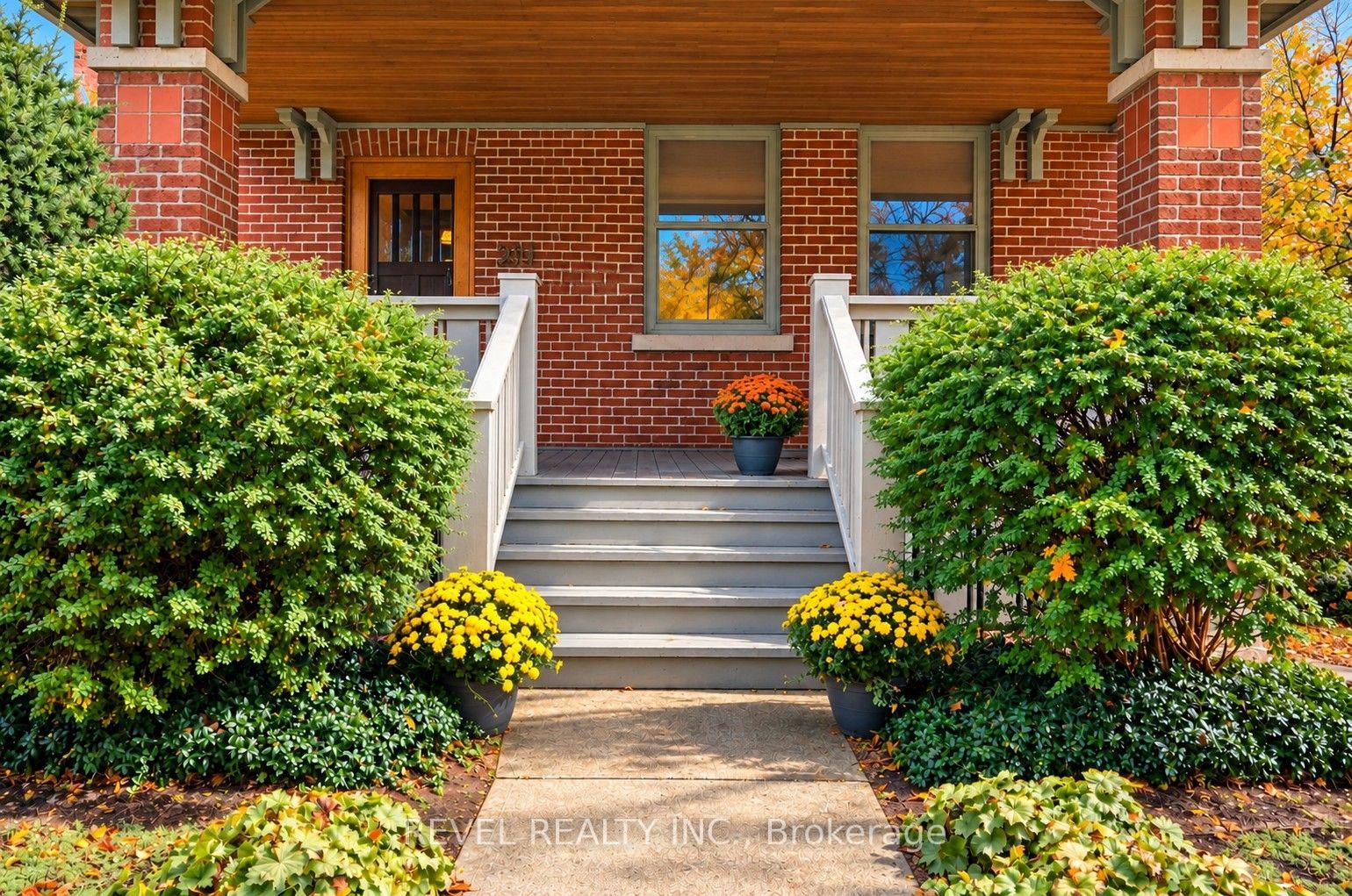 Photo 3 of 204 Clemow Avenue, Ottawa, Glebe — HOMEH