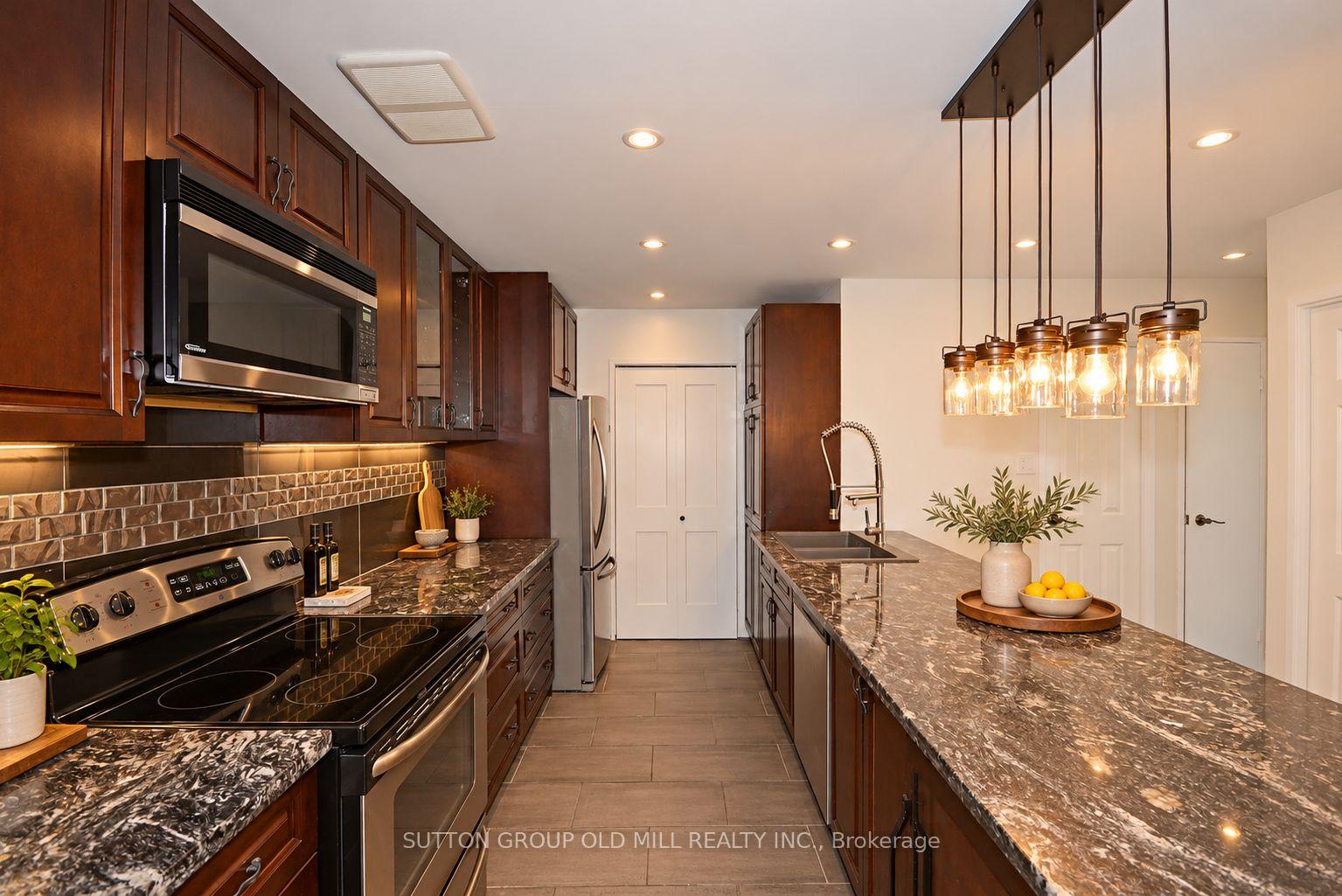 Photo 2 of Unit 2302, 370 Dixon Road, Etobicoke, Kingsview Village-The Westway — HOMEH