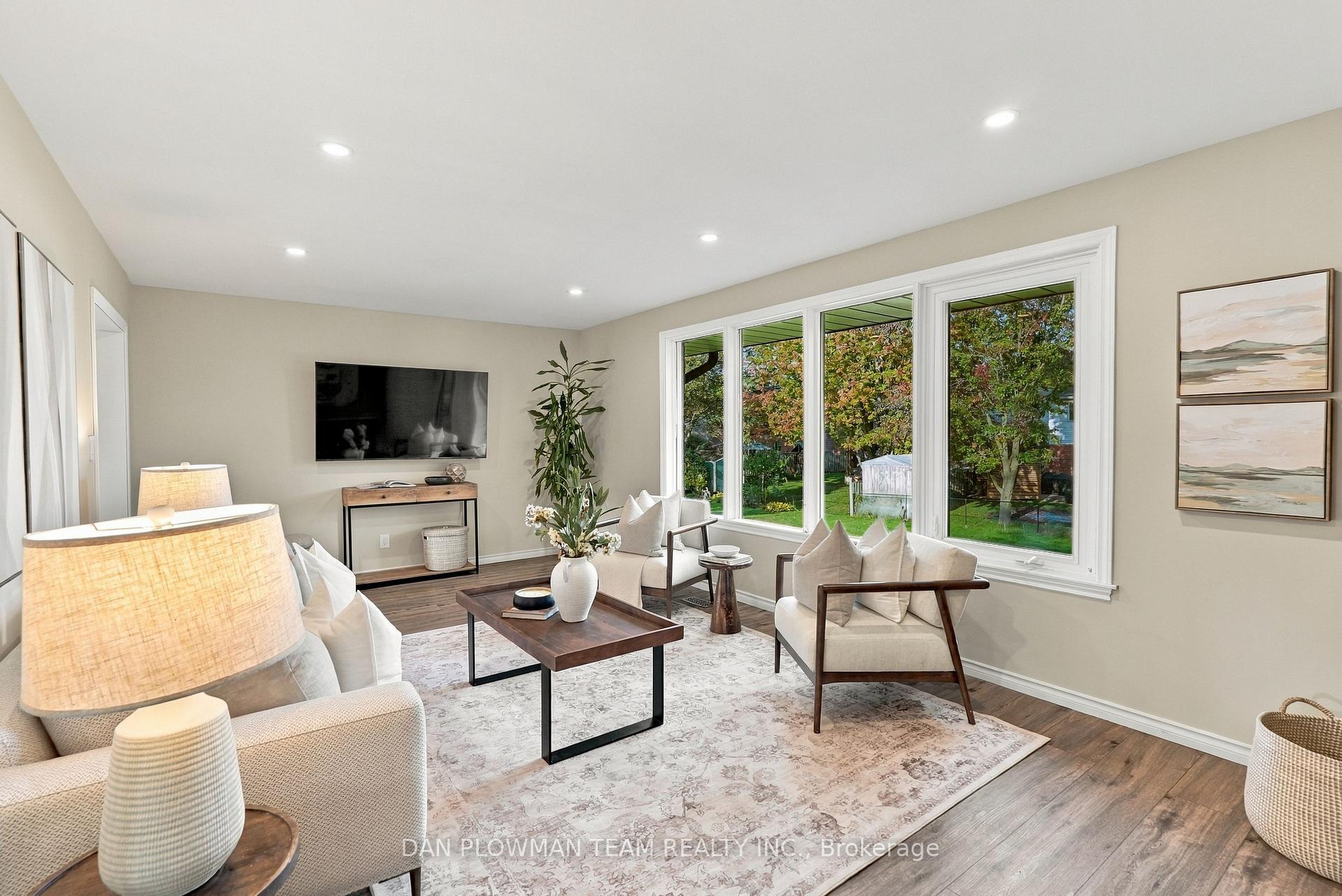 Photo 2 of 153 Liberty Street N, Clarington, Bowmanville — HOMEH