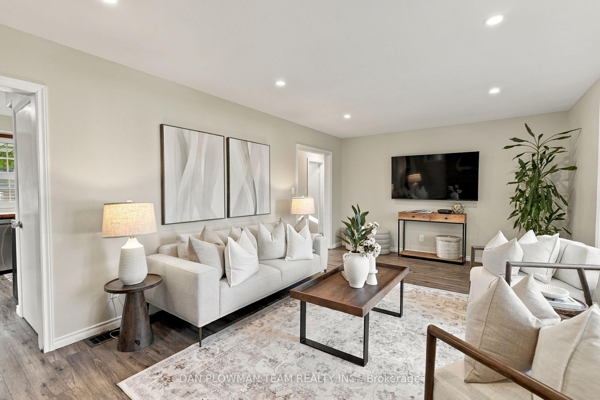 Photo 3 of 153 Liberty Street N, Clarington, Bowmanville — HOMEH