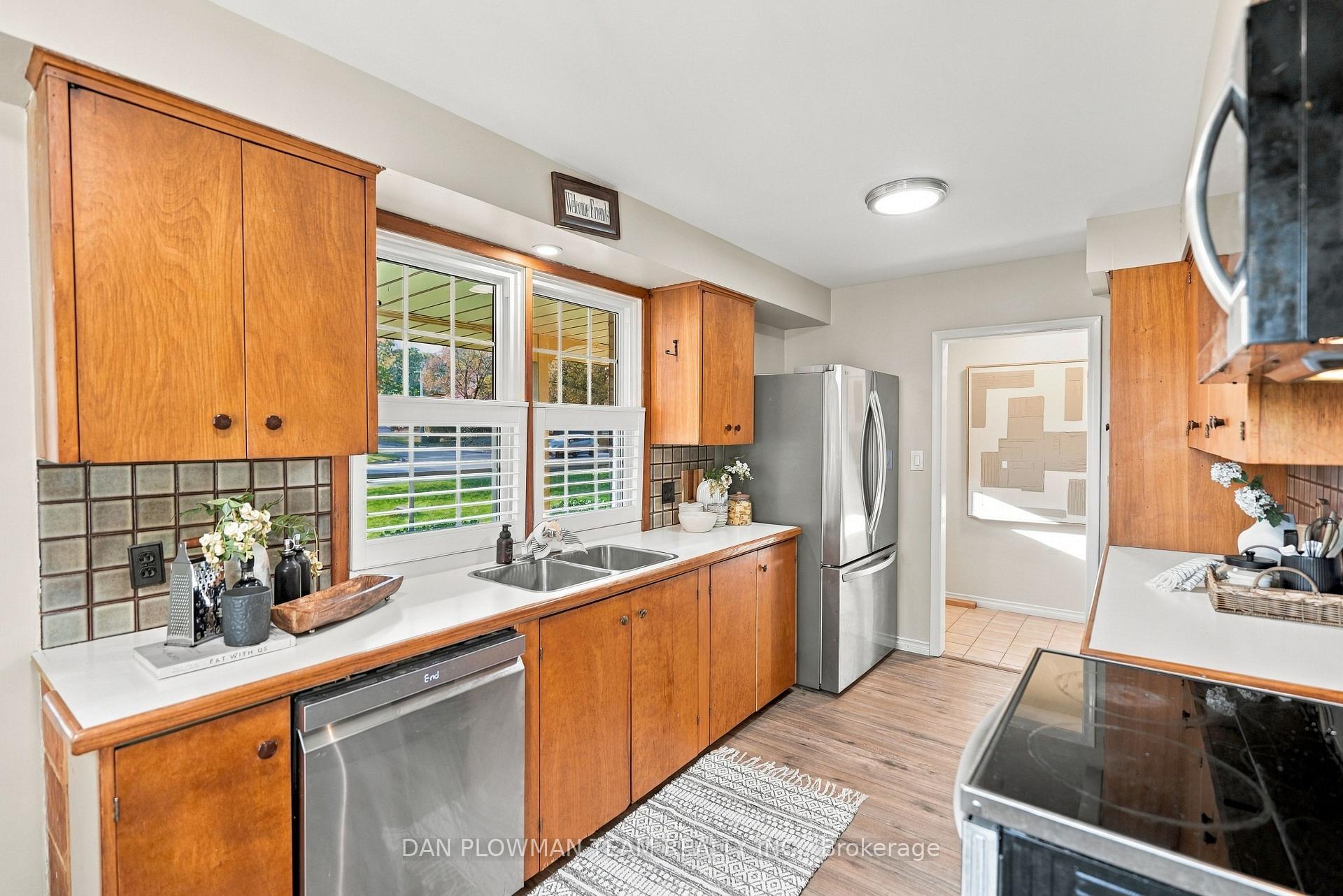 Photo 10 of 153 Liberty Street N, Clarington, Bowmanville — HOMEH