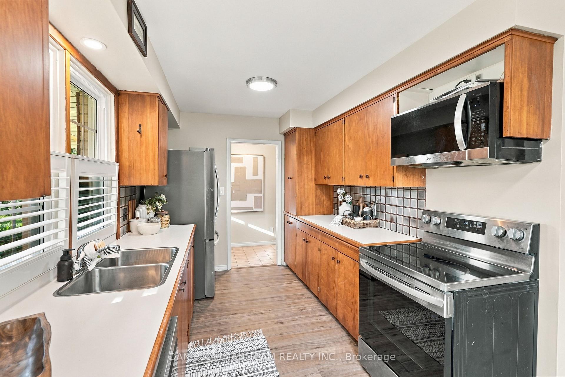 Photo 11 of 153 Liberty Street N, Clarington, Bowmanville — HOMEH