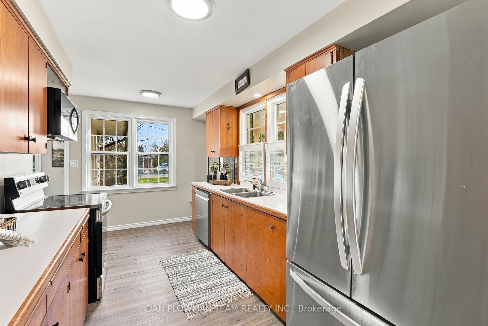 Photo 12 of 153 Liberty Street N, Clarington, Bowmanville — HOMEH