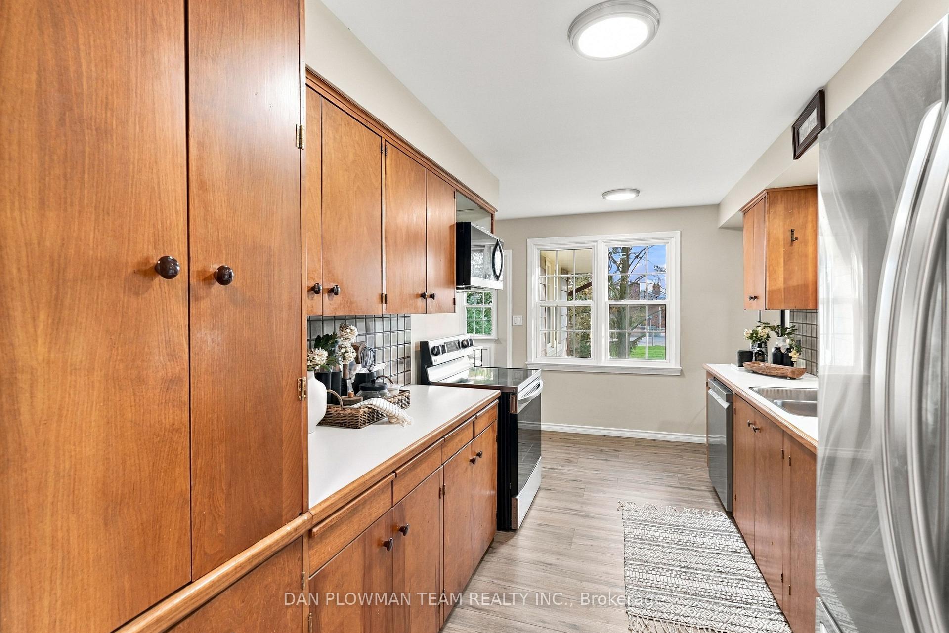Photo 13 of 153 Liberty Street N, Clarington, Bowmanville — HOMEH
