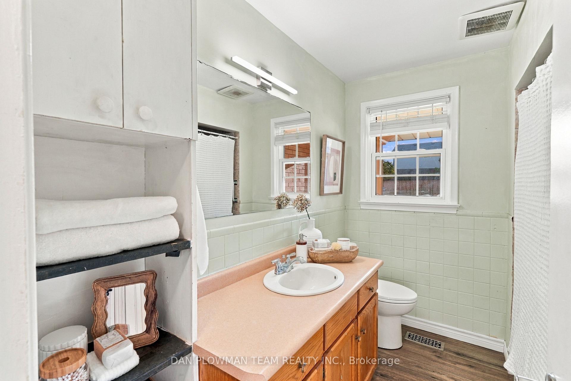 Photo 14 of 153 Liberty Street N, Clarington, Bowmanville — HOMEH