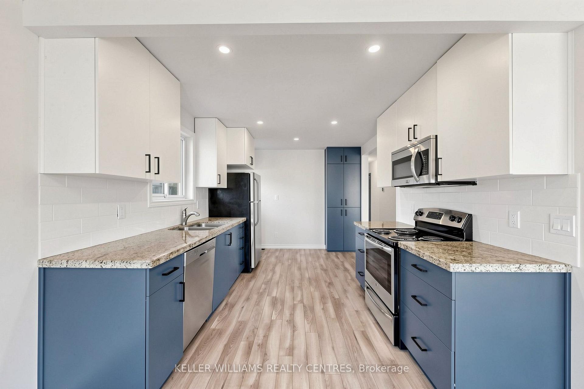 Photo 3 of Unit Upper, 807 Greenfield Crescent, Newmarket, Huron Heights-Leslie Valley — HOMEH