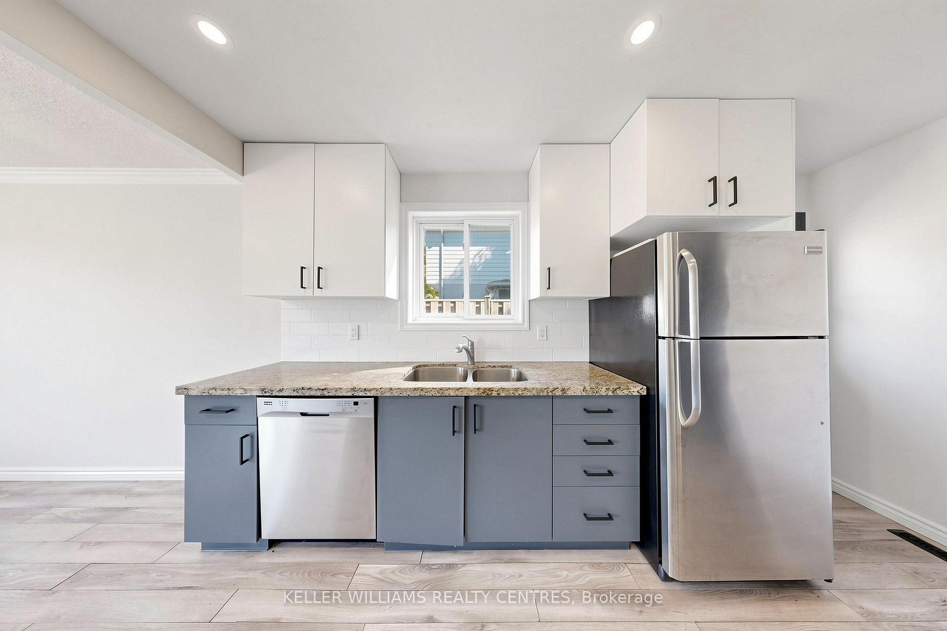 Photo 4 of Unit Upper, 807 Greenfield Crescent, Newmarket, Huron Heights-Leslie Valley — HOMEH