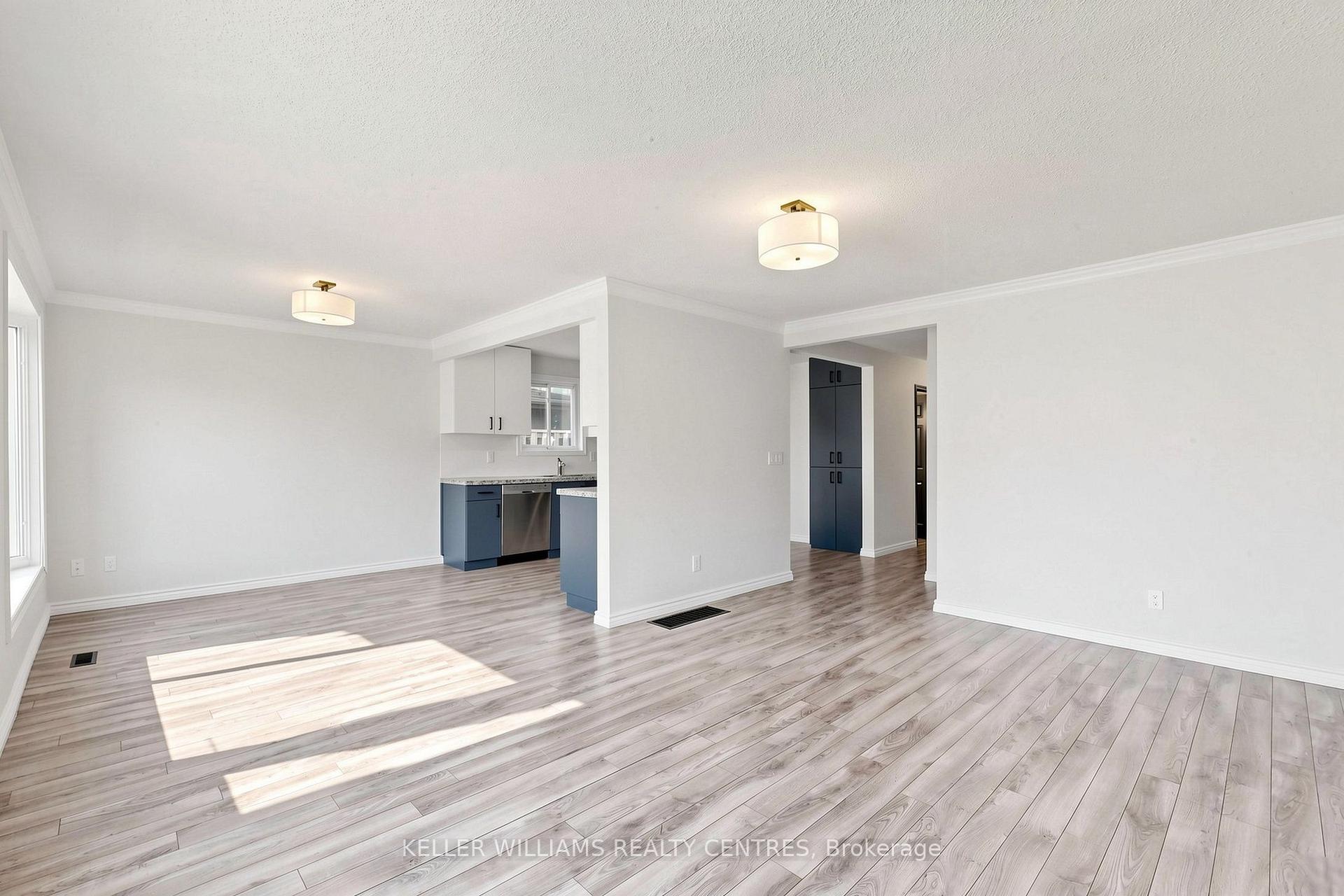Photo 8 of Unit Upper, 807 Greenfield Crescent, Newmarket, Huron Heights-Leslie Valley — HOMEH