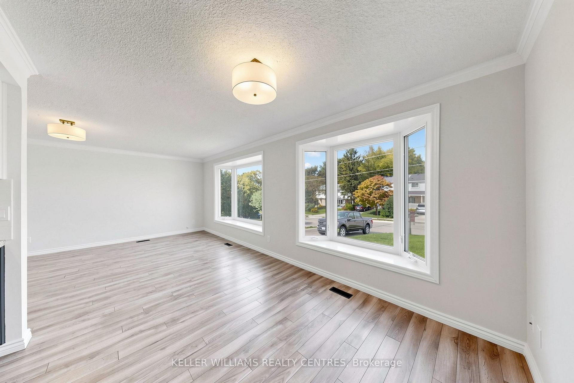 Photo 10 of Unit Upper, 807 Greenfield Crescent, Newmarket, Huron Heights-Leslie Valley — HOMEH