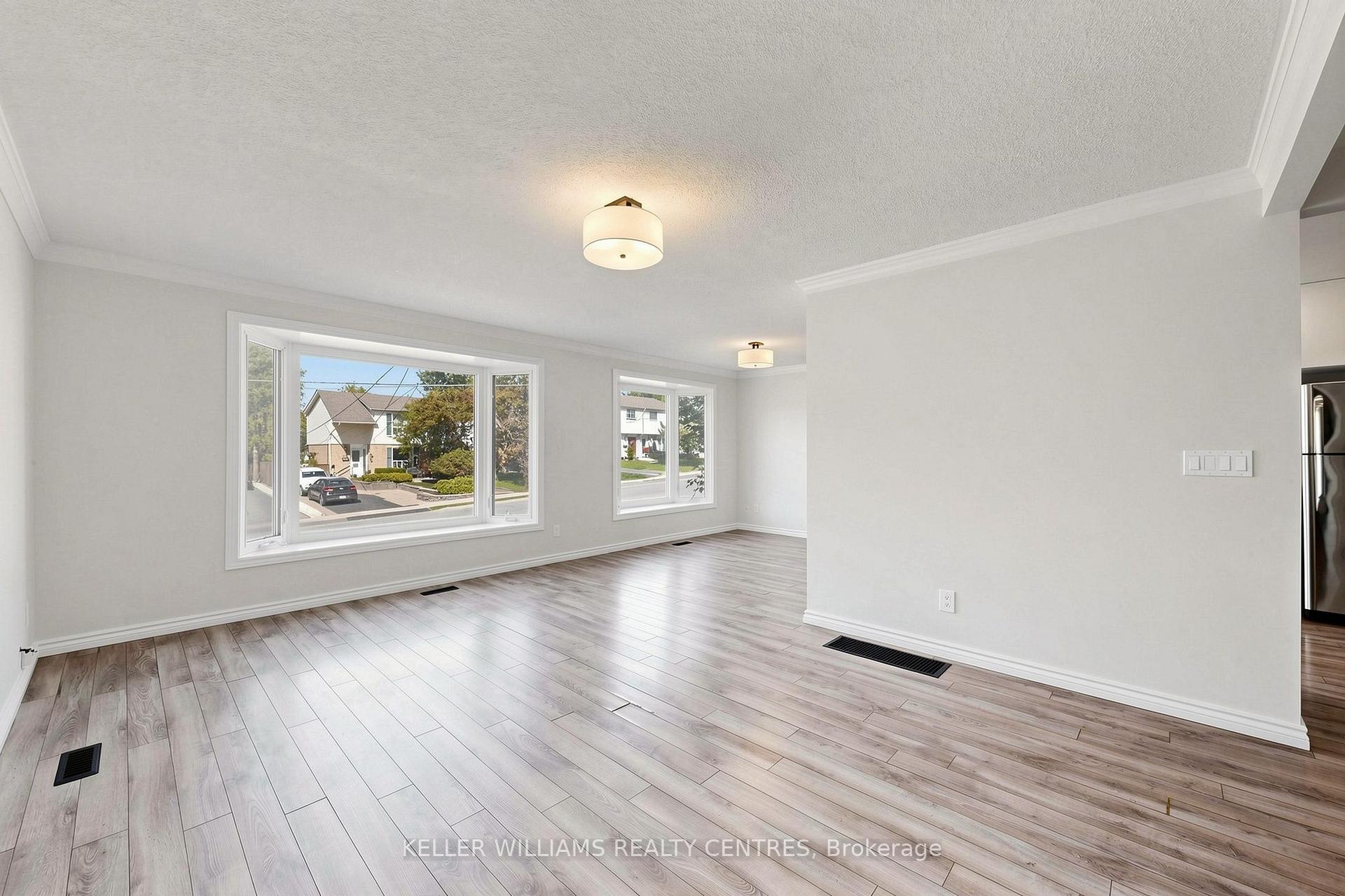 Photo 11 of Unit Upper, 807 Greenfield Crescent, Newmarket, Huron Heights-Leslie Valley — HOMEH