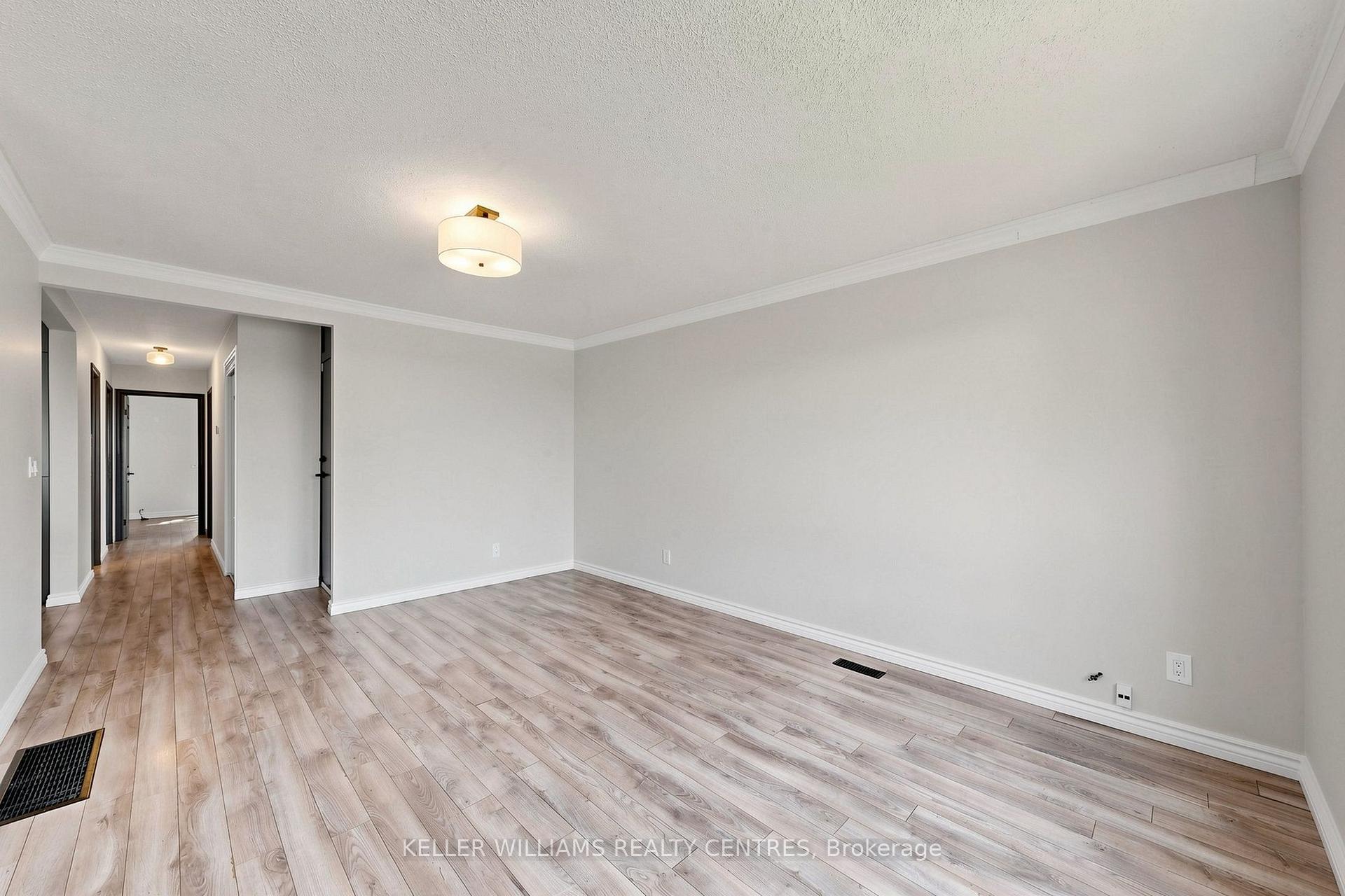 Photo 13 of Unit Upper, 807 Greenfield Crescent, Newmarket, Huron Heights-Leslie Valley — HOMEH
