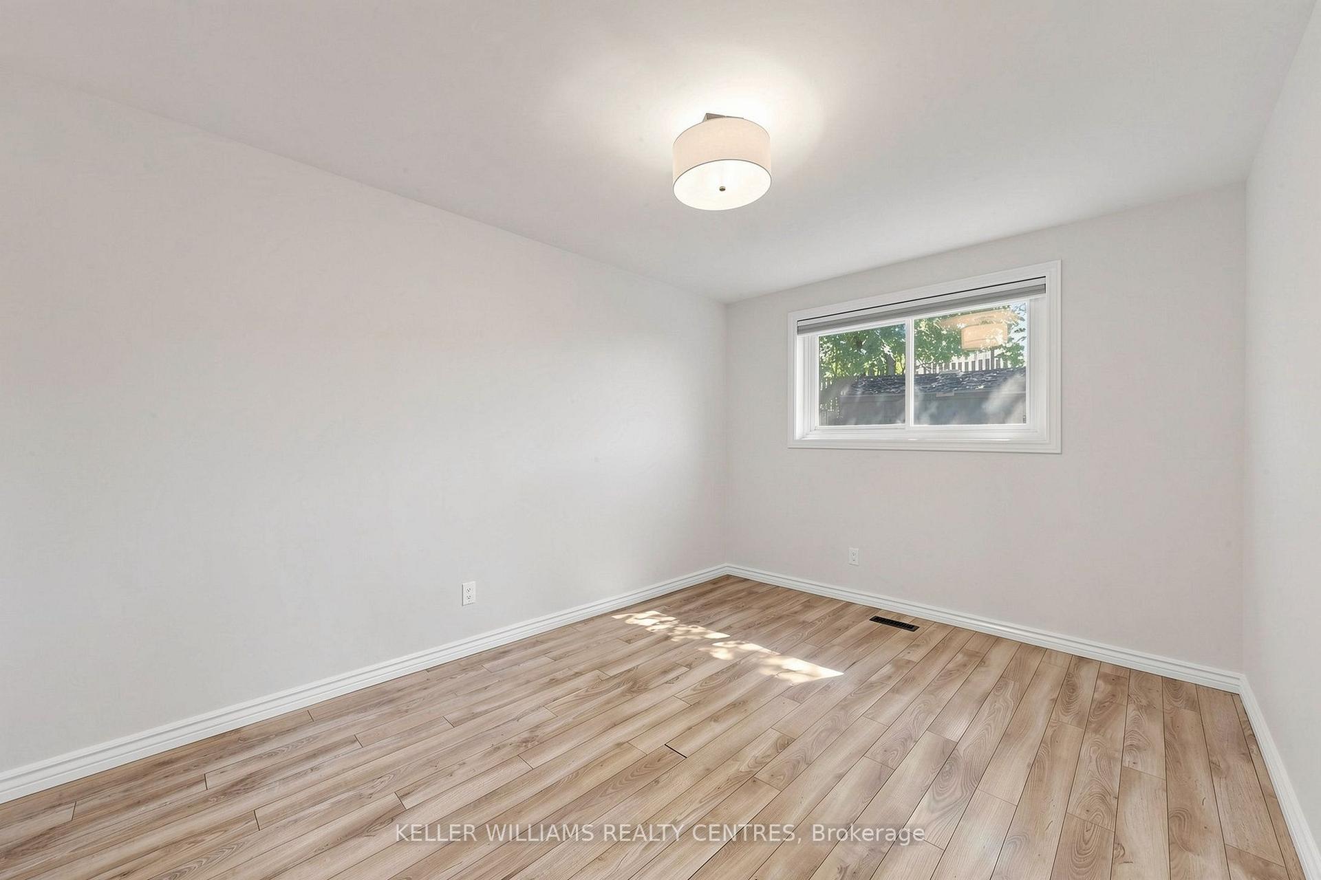 Photo 20 of Unit Upper, 807 Greenfield Crescent, Newmarket, Huron Heights-Leslie Valley — HOMEH