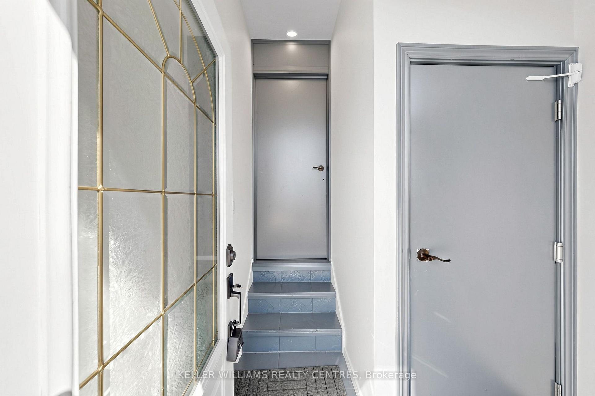 Photo 24 of Unit Upper, 807 Greenfield Crescent, Newmarket, Huron Heights-Leslie Valley — HOMEH