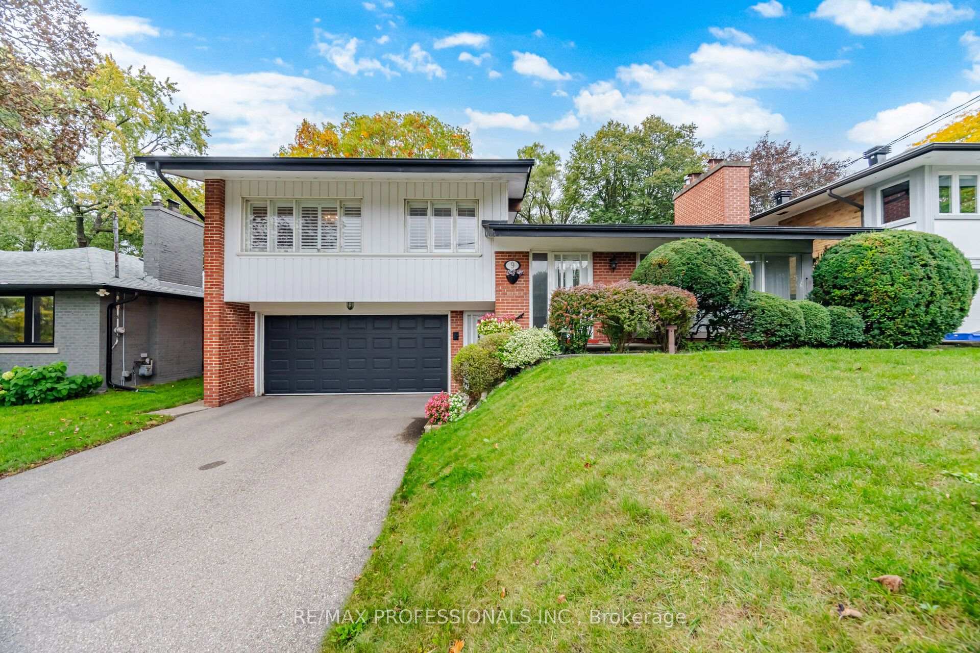 Photo 1 of 9 Humber Ridge Drive, Etobicoke, Stonegate-Queensway — HOMEH