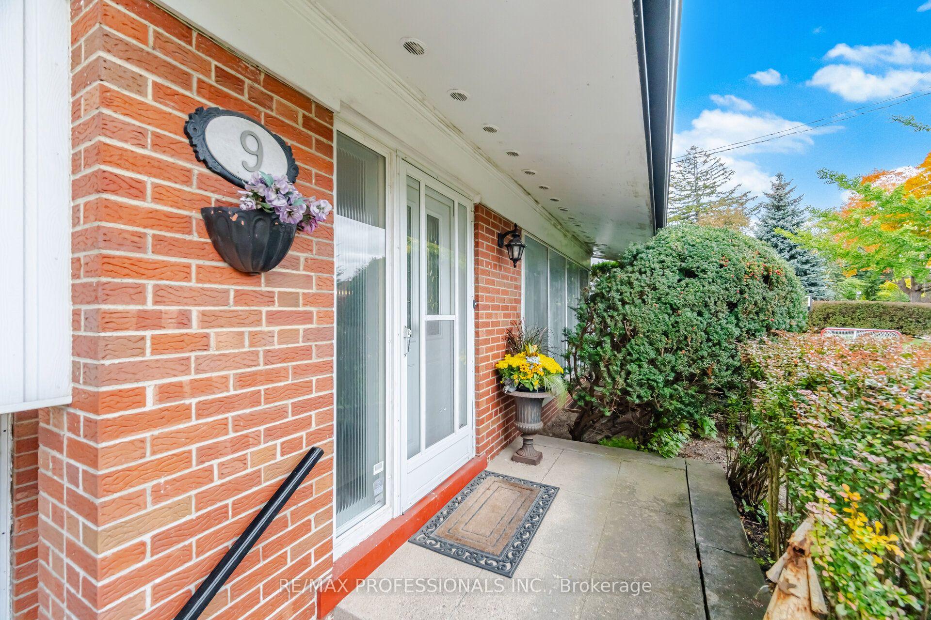 Photo 5 of 9 Humber Ridge Drive, Etobicoke, Stonegate-Queensway — HOMEH