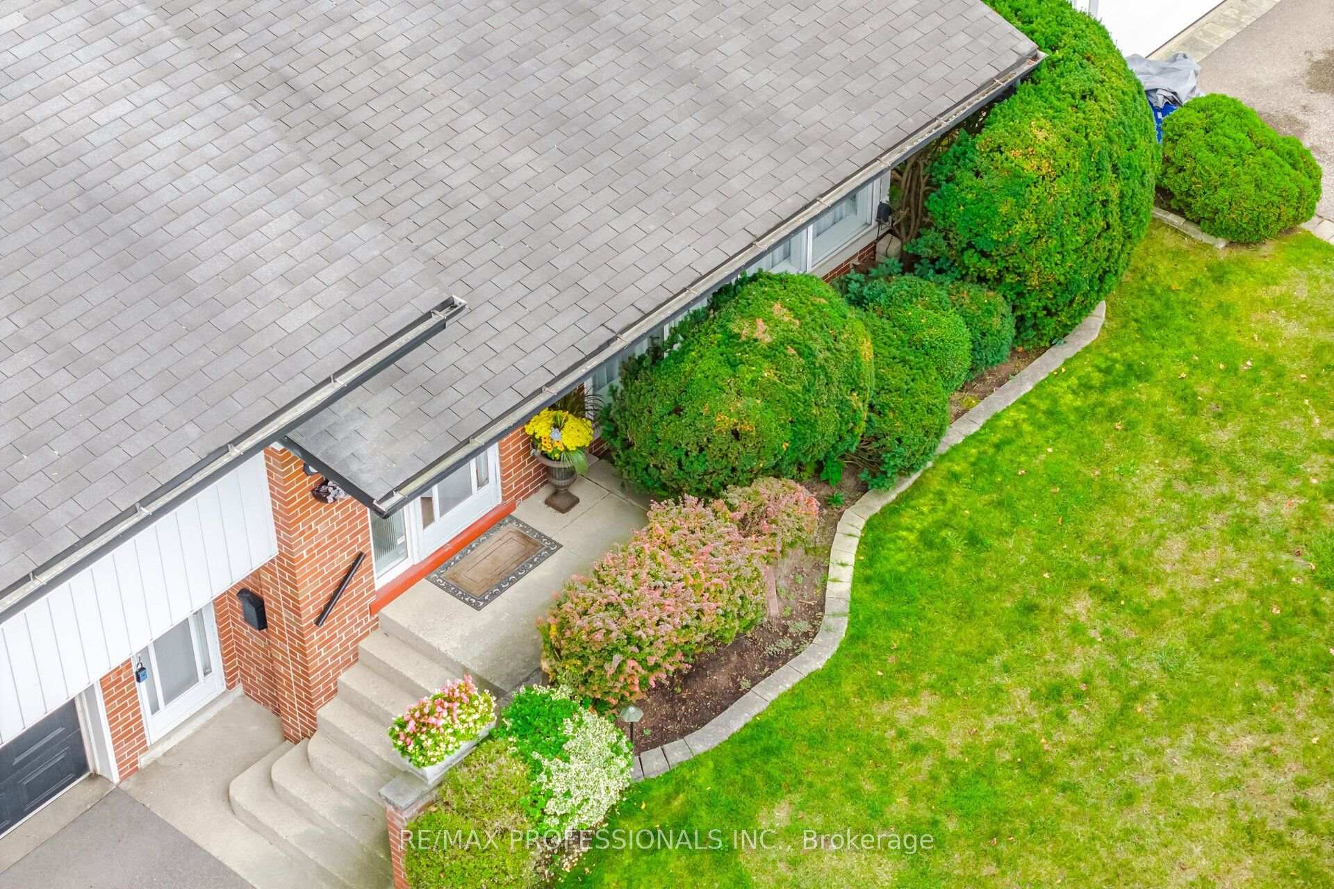 Photo 6 of 9 Humber Ridge Drive, Etobicoke, Stonegate-Queensway — HOMEH