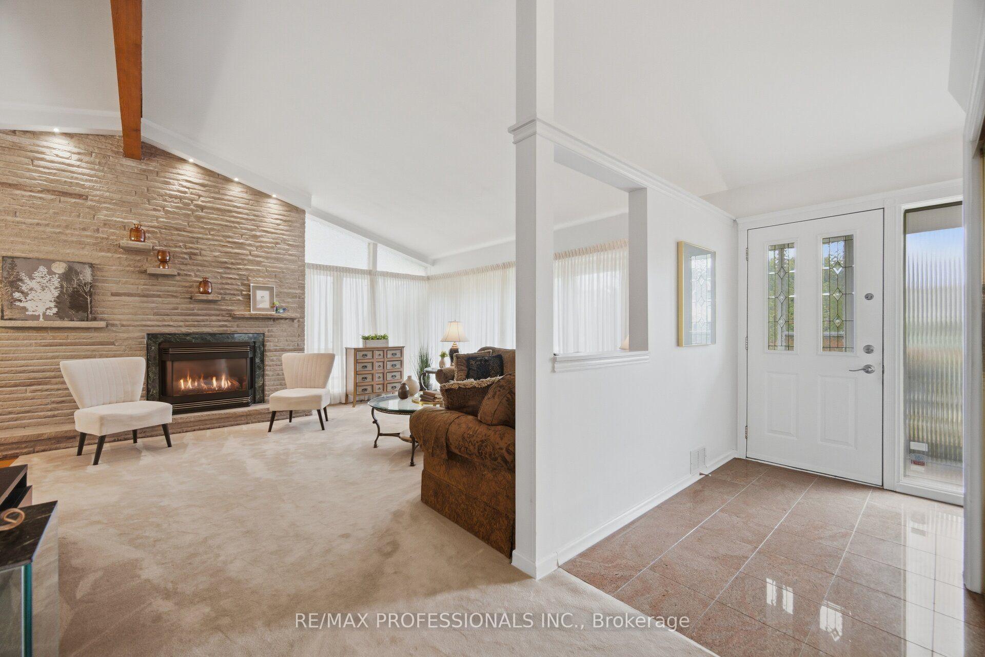 Photo 7 of 9 Humber Ridge Drive, Etobicoke, Stonegate-Queensway — HOMEH