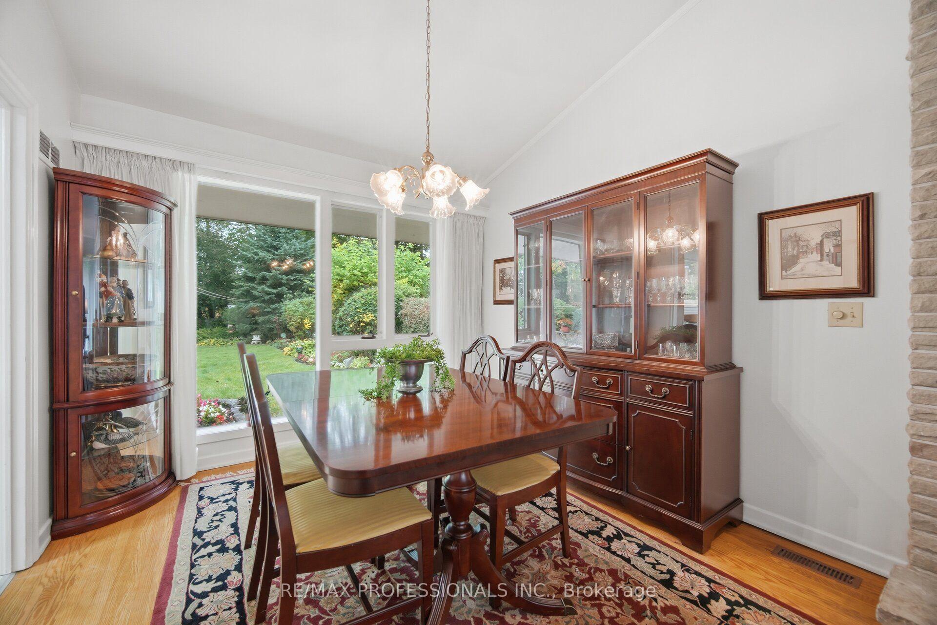 Photo 12 of 9 Humber Ridge Drive, Etobicoke, Stonegate-Queensway — HOMEH