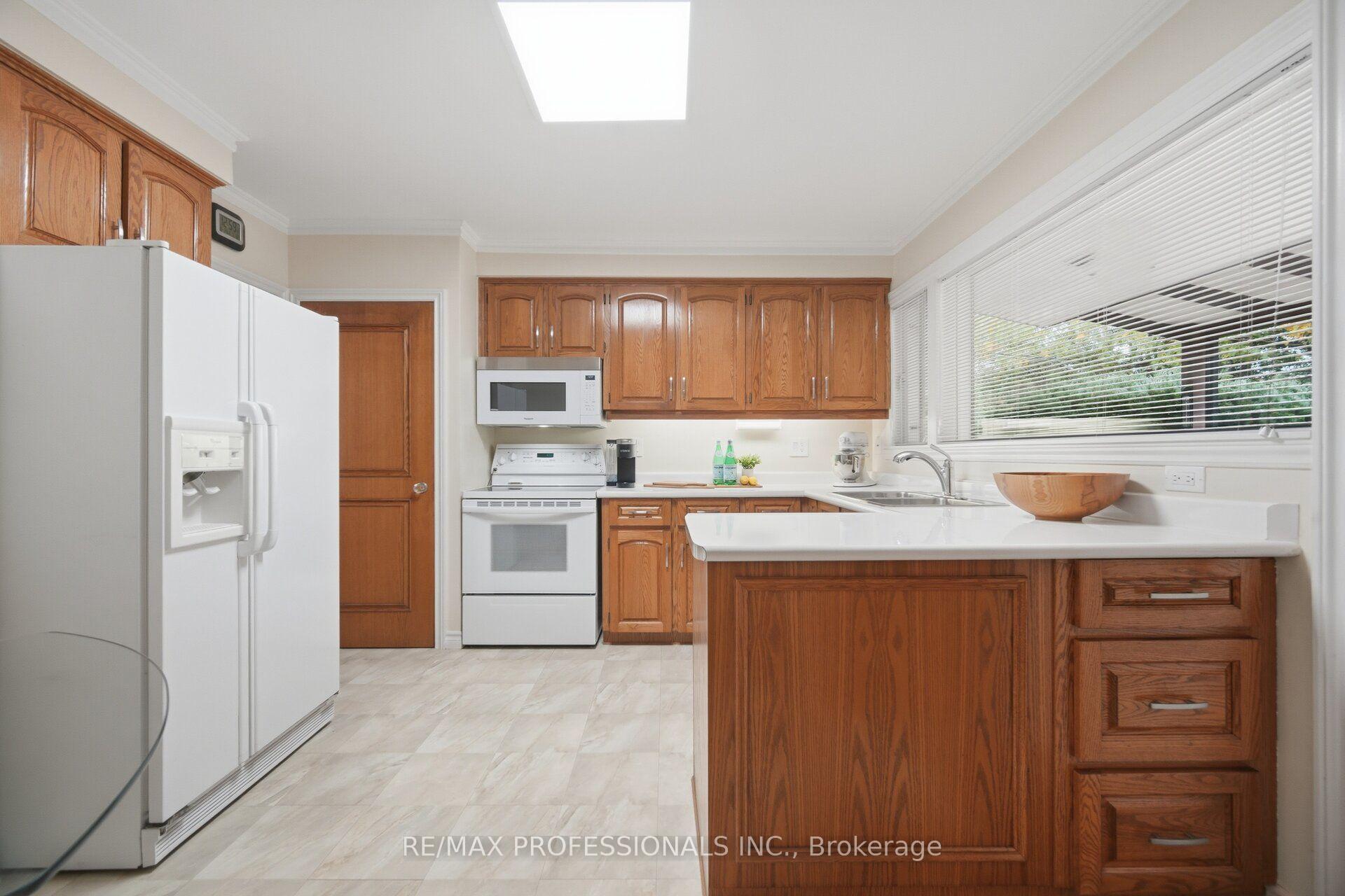 Photo 15 of 9 Humber Ridge Drive, Etobicoke, Stonegate-Queensway — HOMEH