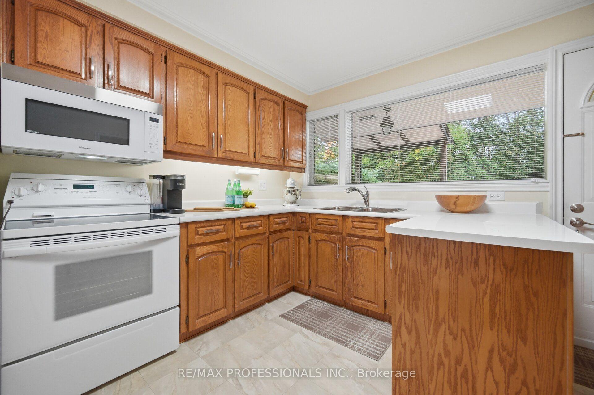 Photo 16 of 9 Humber Ridge Drive, Etobicoke, Stonegate-Queensway — HOMEH