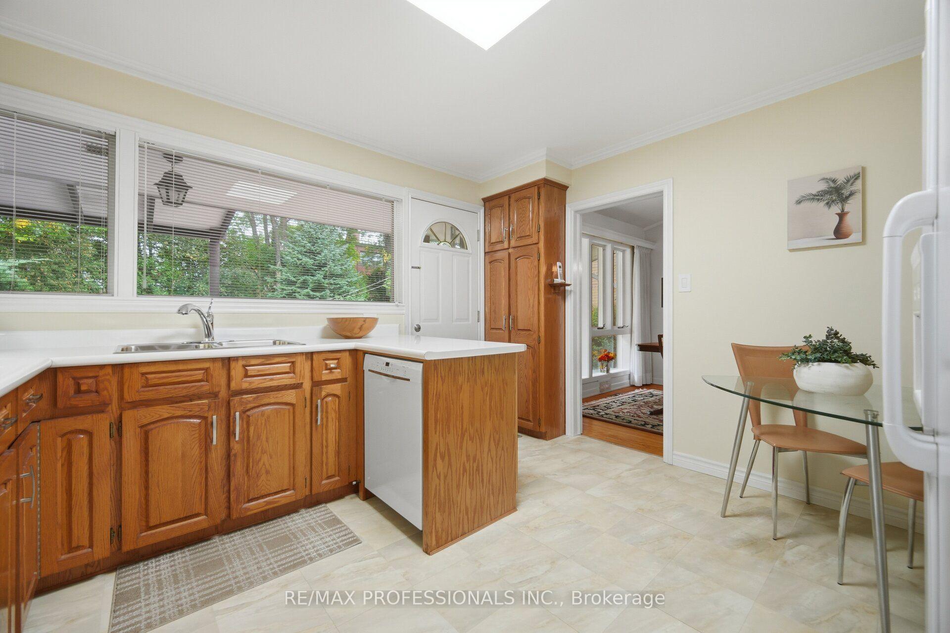 Photo 17 of 9 Humber Ridge Drive, Etobicoke, Stonegate-Queensway — HOMEH