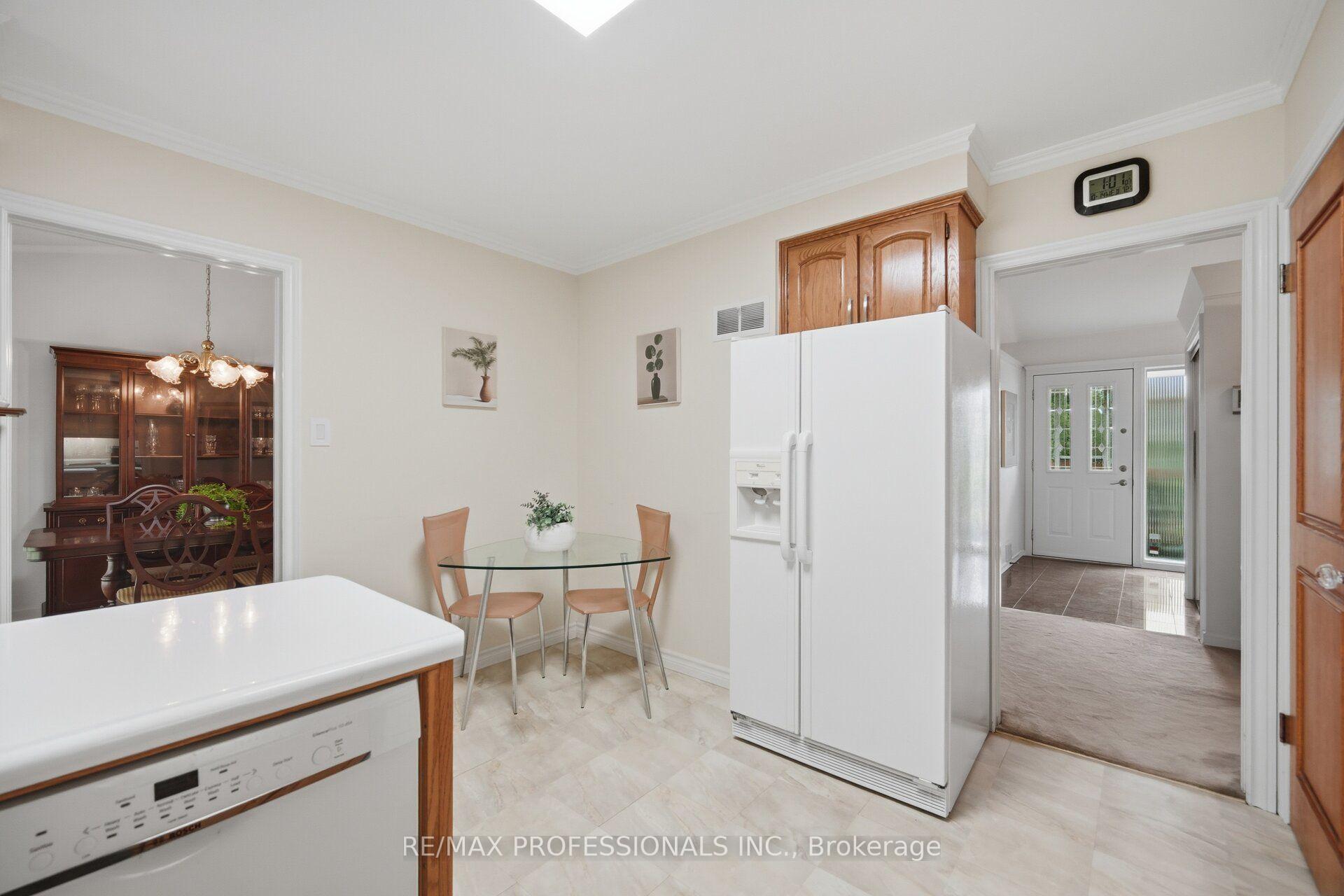 Photo 18 of 9 Humber Ridge Drive, Etobicoke, Stonegate-Queensway — HOMEH