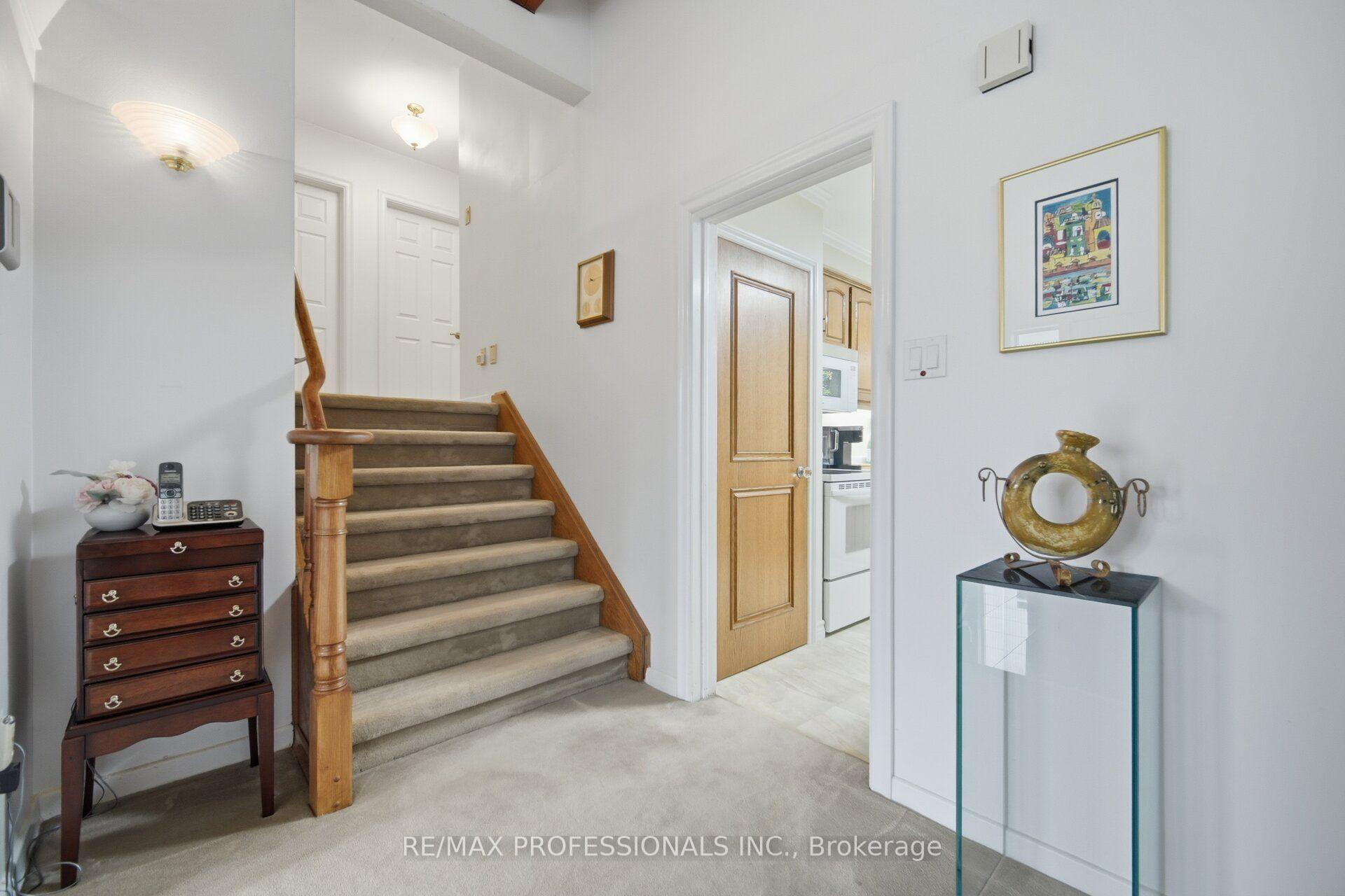 Photo 20 of 9 Humber Ridge Drive, Etobicoke, Stonegate-Queensway — HOMEH