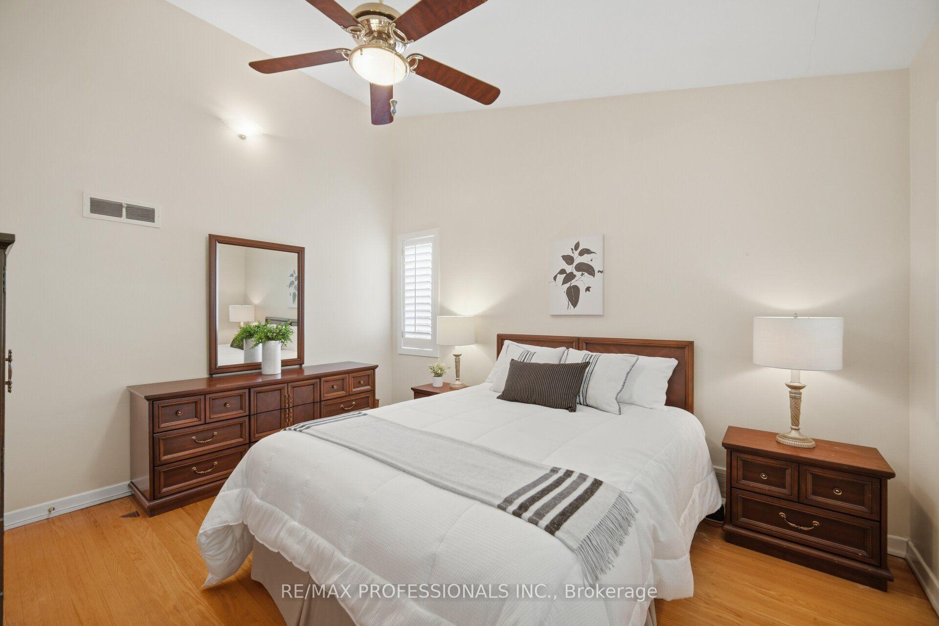 Photo 24 of 9 Humber Ridge Drive, Etobicoke, Stonegate-Queensway — HOMEH